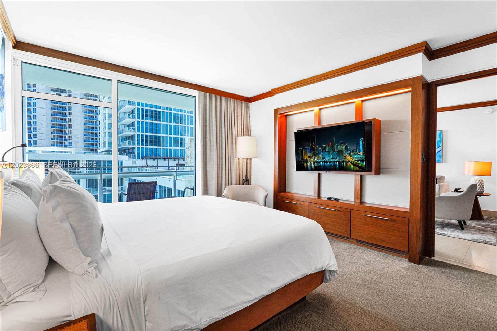 6801 Collins Ave #611 (Door 610) Miami Beach, FL 33141