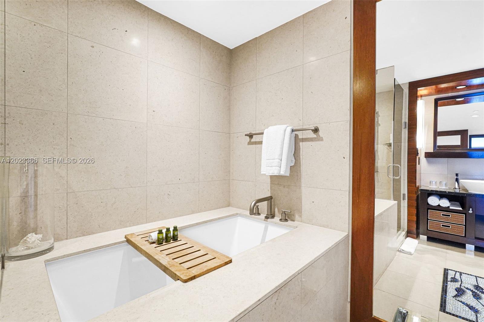 6801 Collins Ave #611 (Door 610) Miami Beach, FL 33141