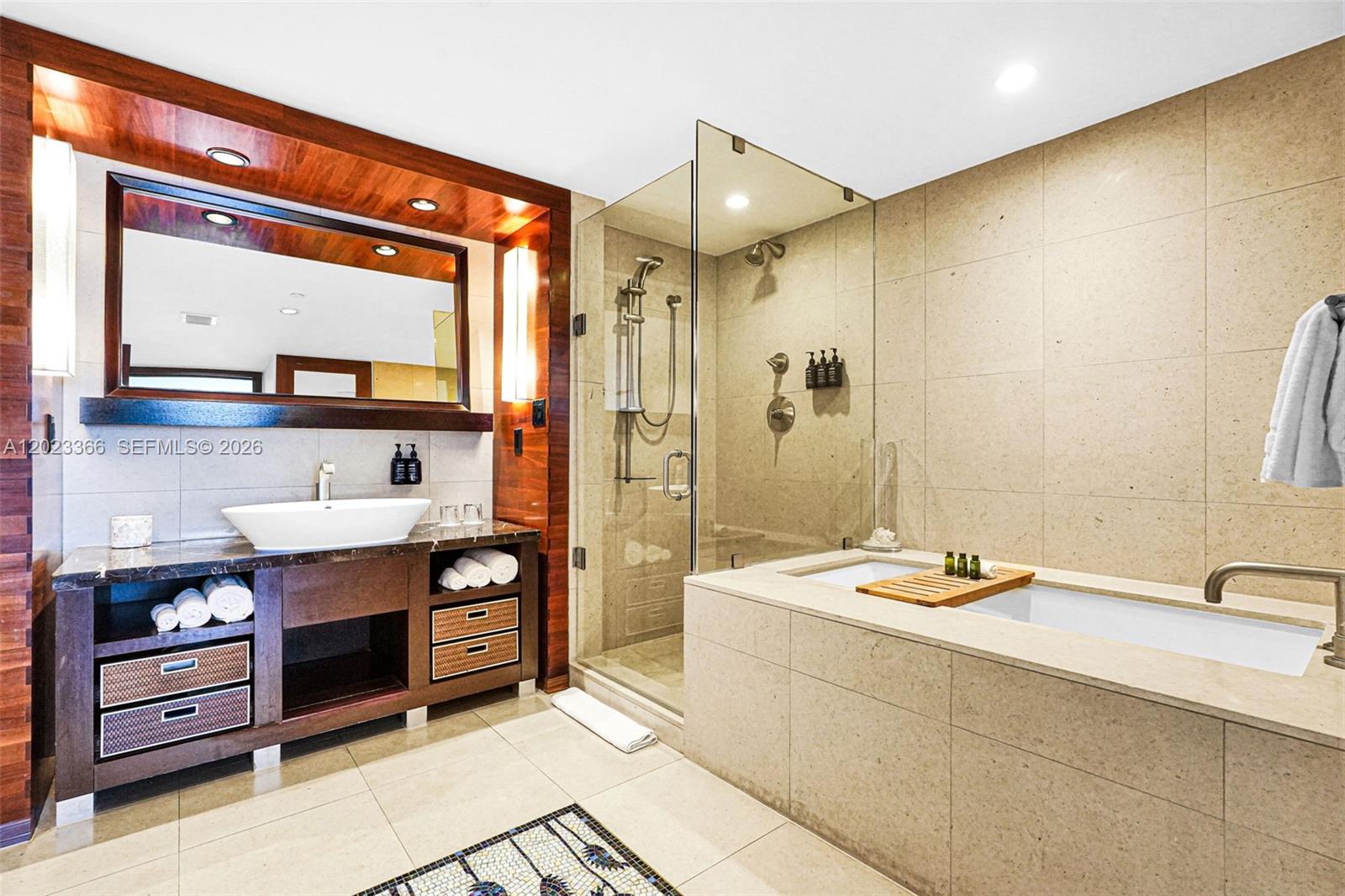 6801 Collins Ave #611 (Door 610) Miami Beach, FL 33141