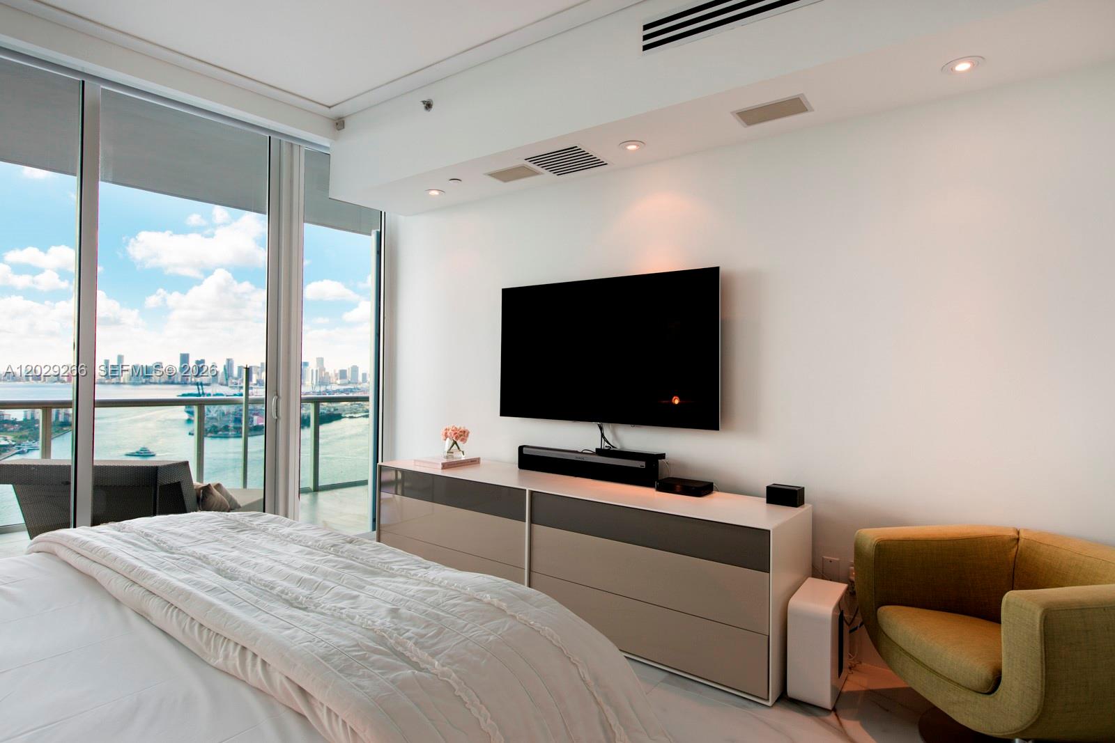100 S Pointe Dr #3701 Miami Beach, FL 33139