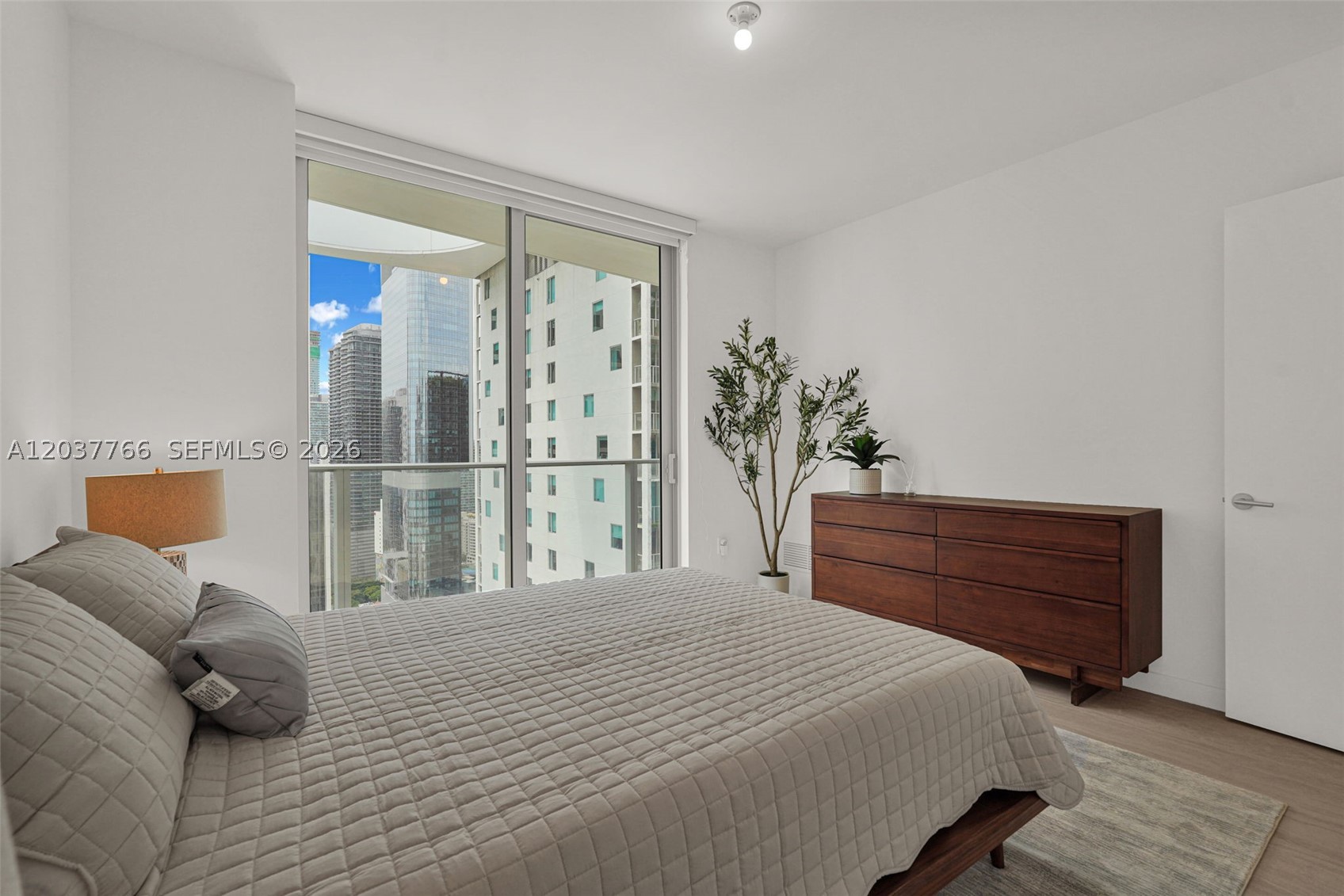 77 Se 5th St #3714 Miami, FL 33131