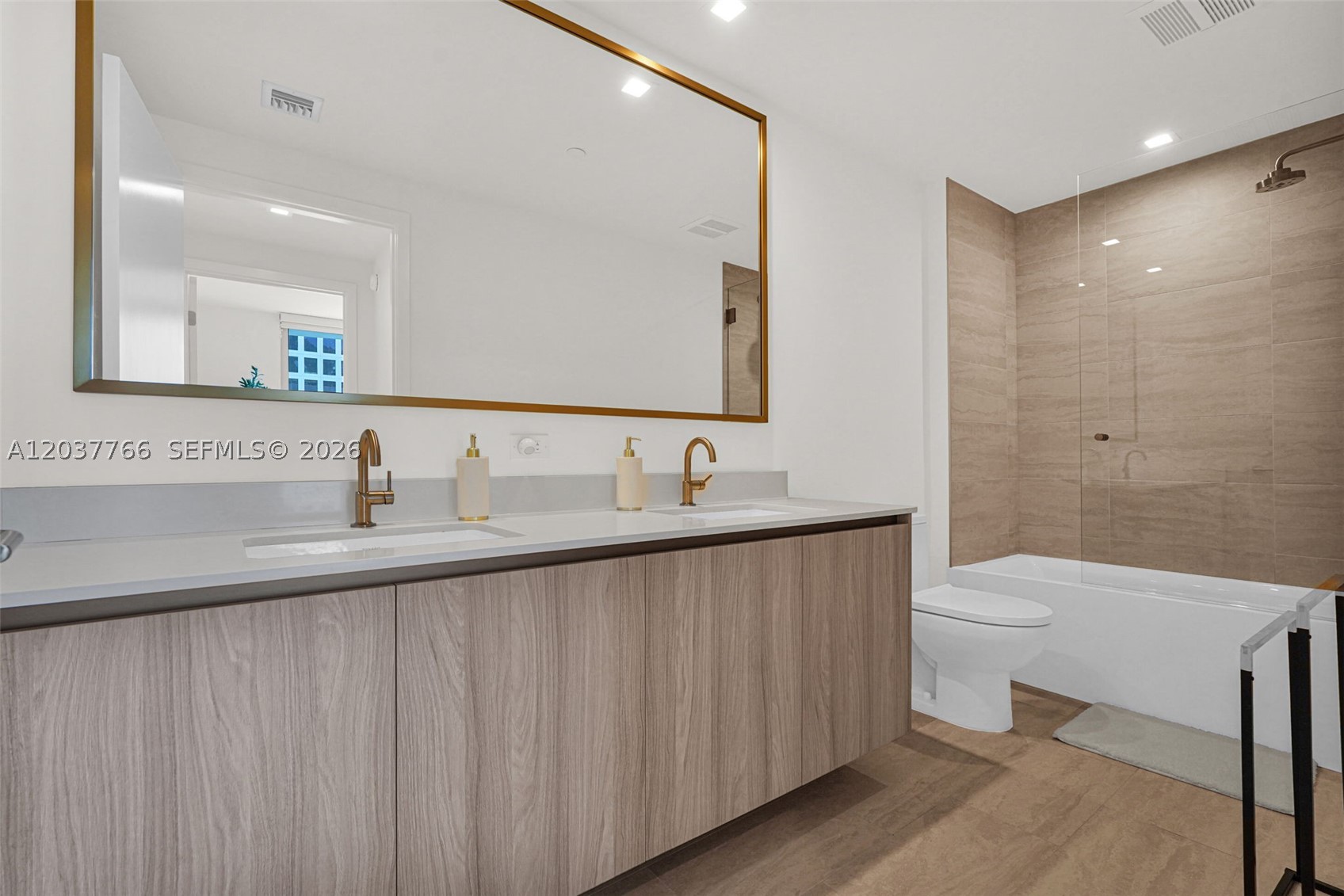 77 Se 5th St #3714 Miami, FL 33131