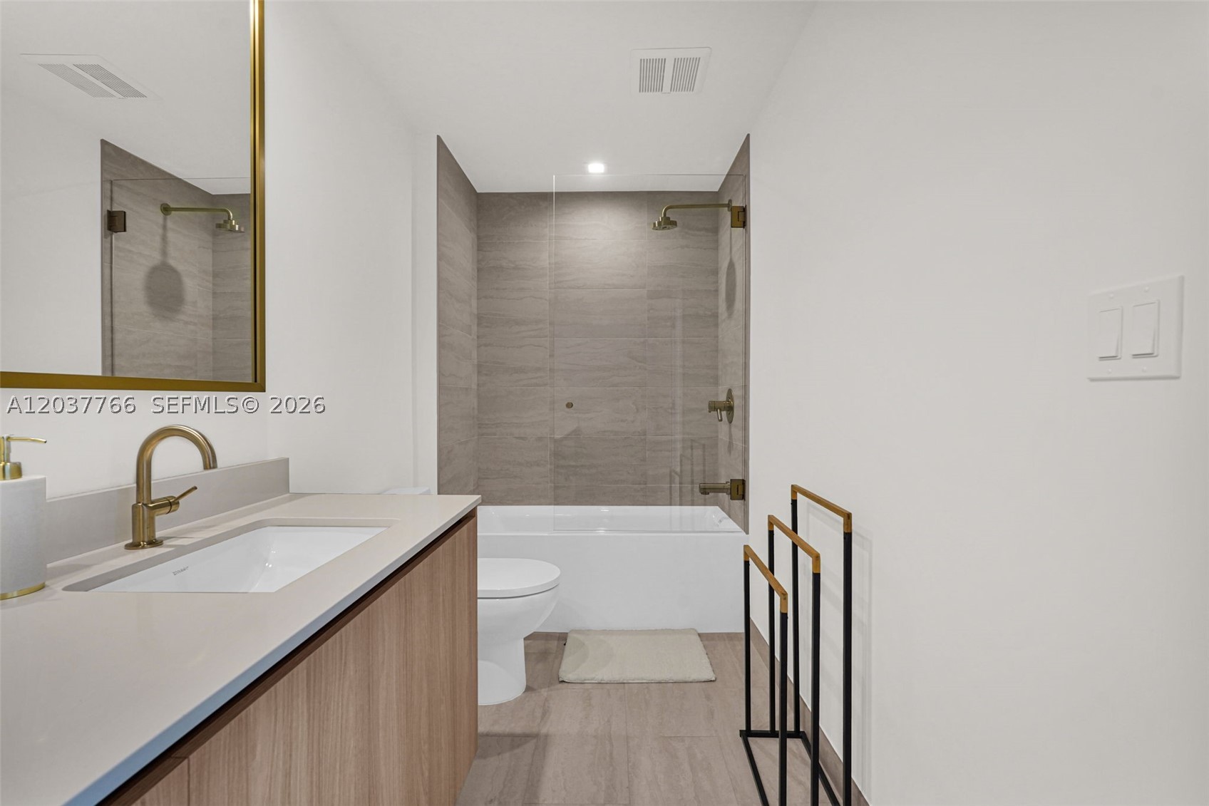 77 Se 5th St #3714 Miami, FL 33131