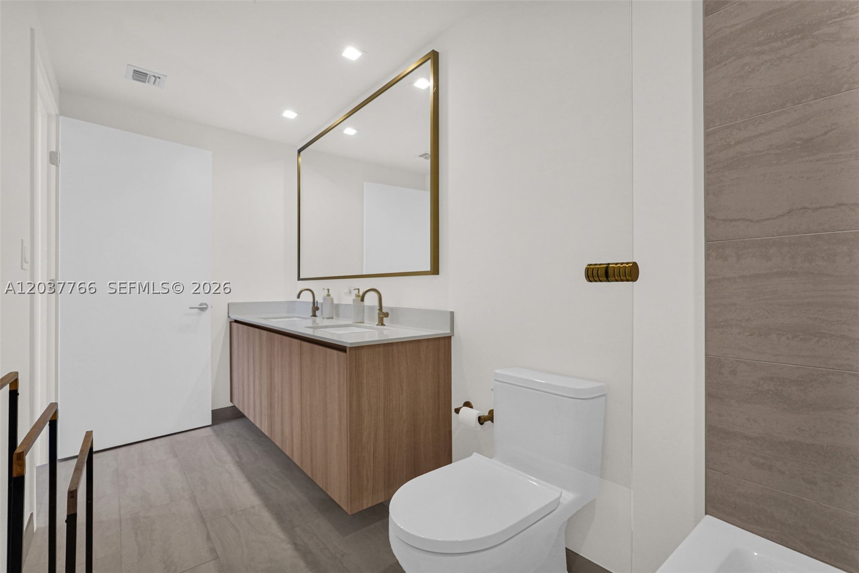 77 Se 5th St #3714 Miami, FL 33131