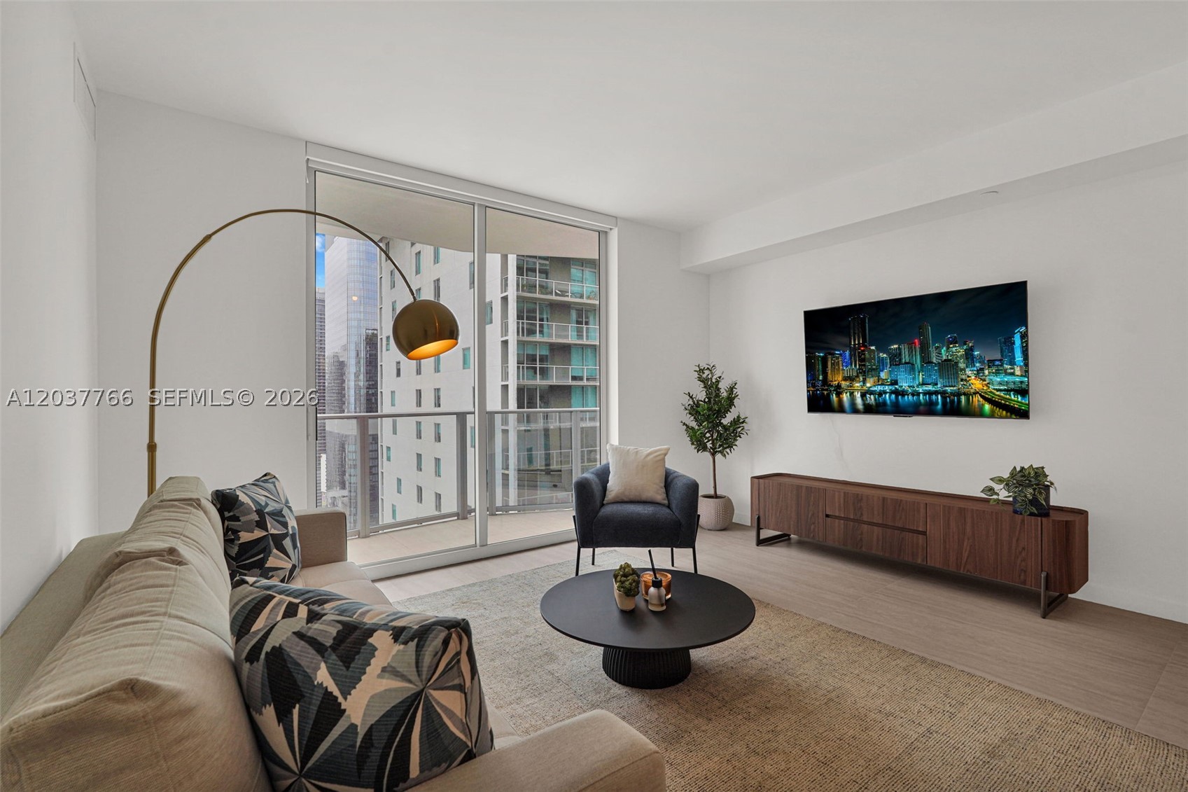 77 Se 5th St #3714 Miami, FL 33131