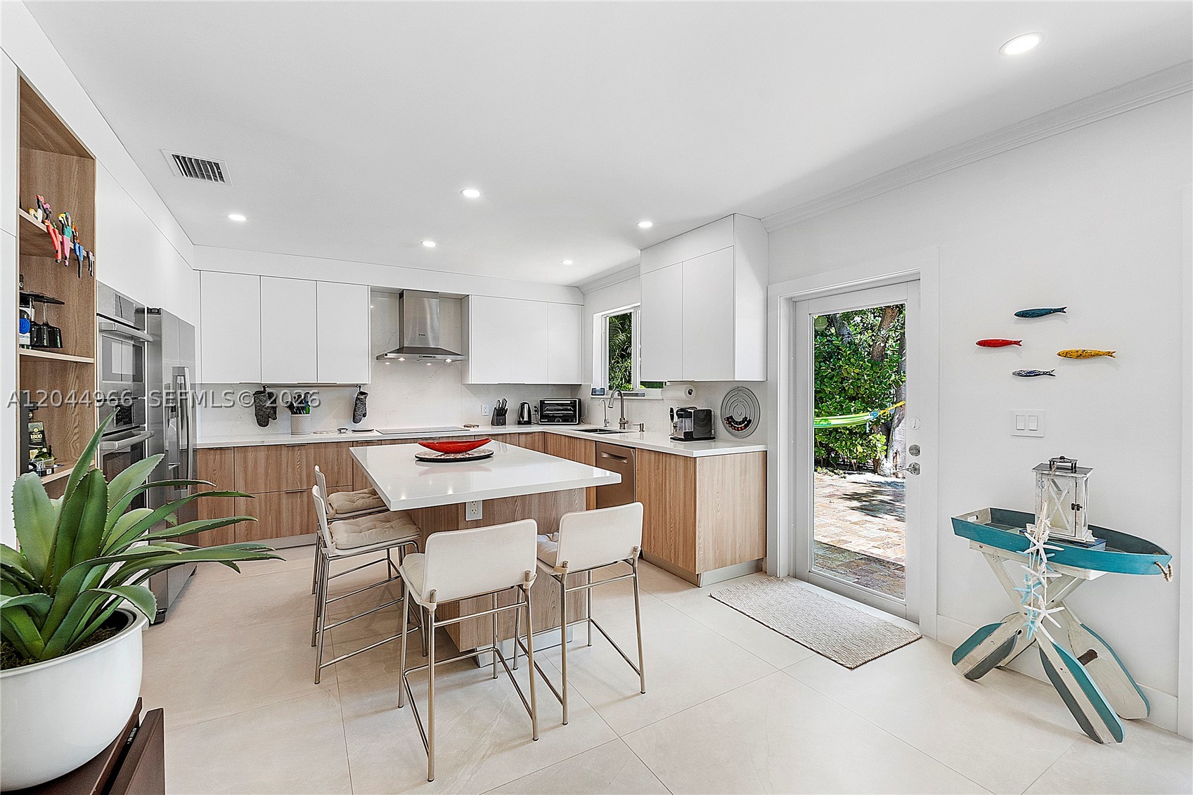 301 Hampton Ln Key Biscayne, FL 33149