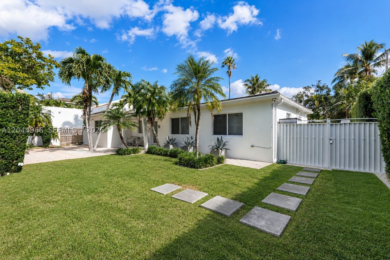 301 Hampton Ln Key Biscayne, FL 33149