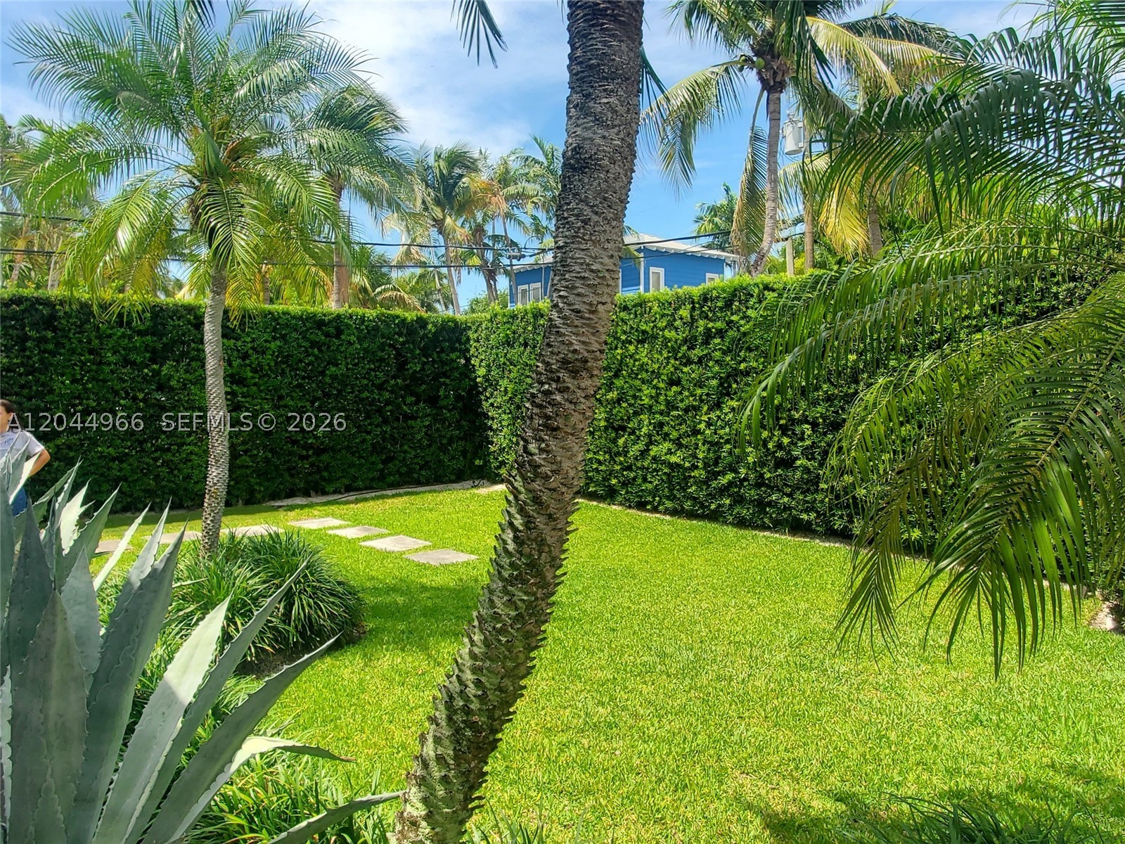 301 Hampton Ln Key Biscayne, FL 33149