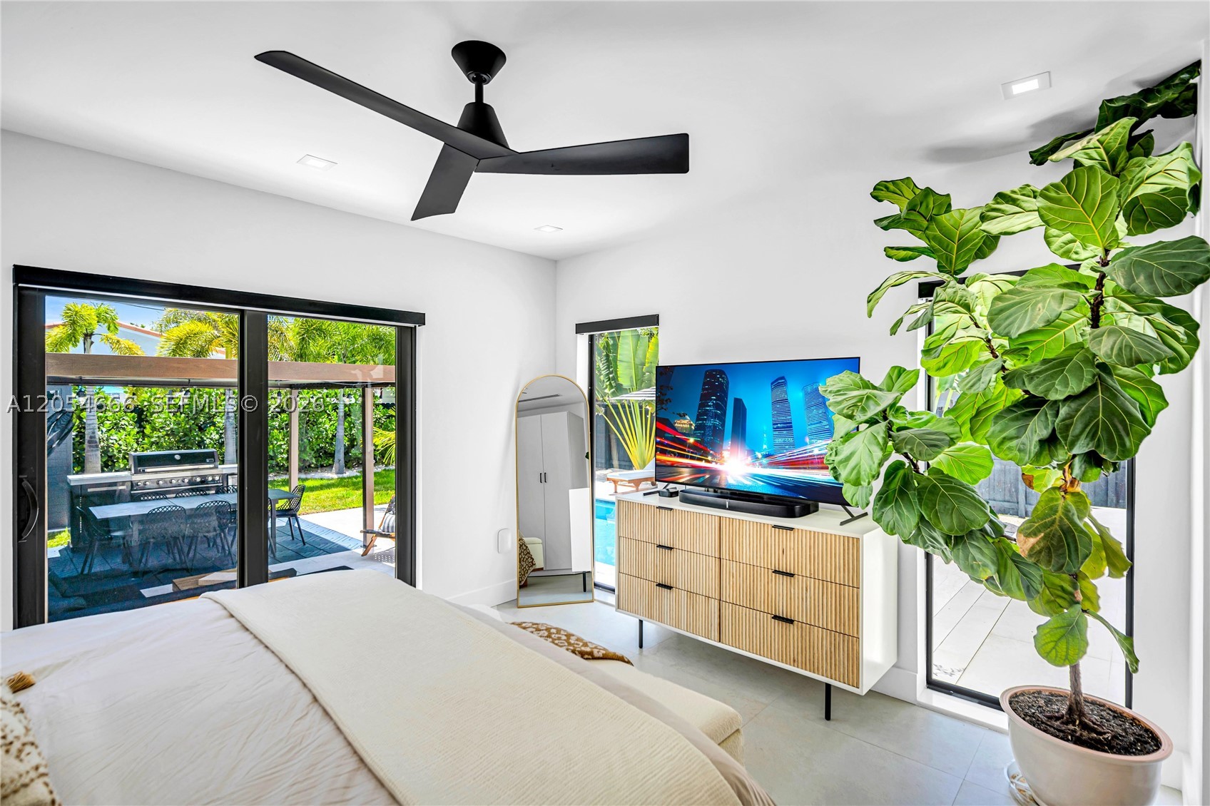 530 SW 18th Ter Miami, FL 33129