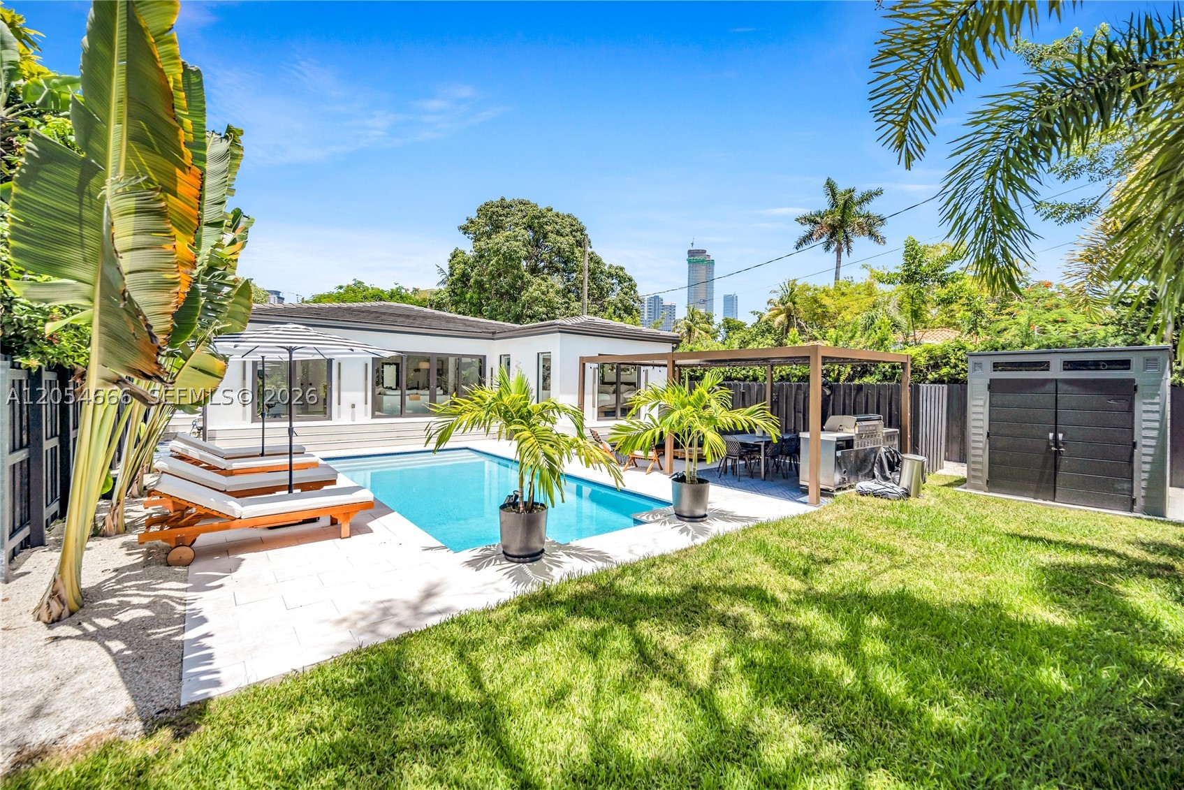 530 SW 18th Ter Miami, FL 33129