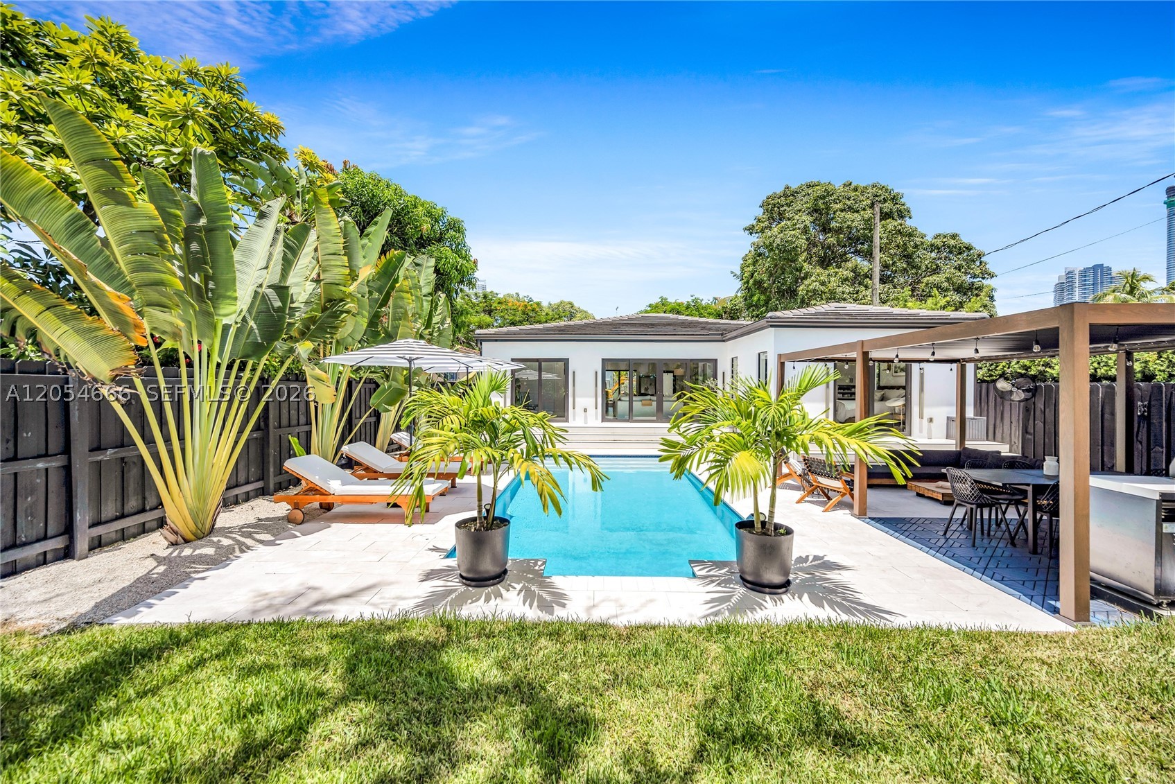 530 SW 18th Ter Miami, FL 33129