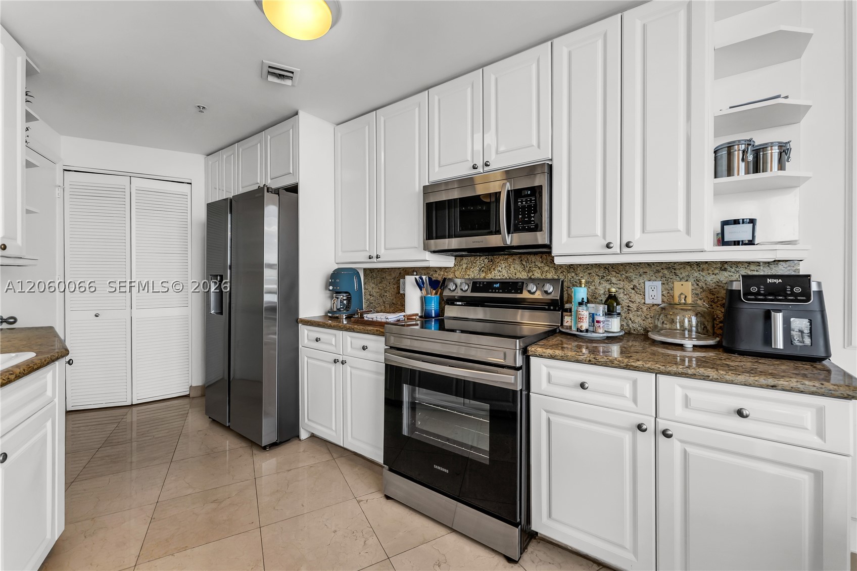 848 Brickell Key Dr #1102 Miami, FL 33131