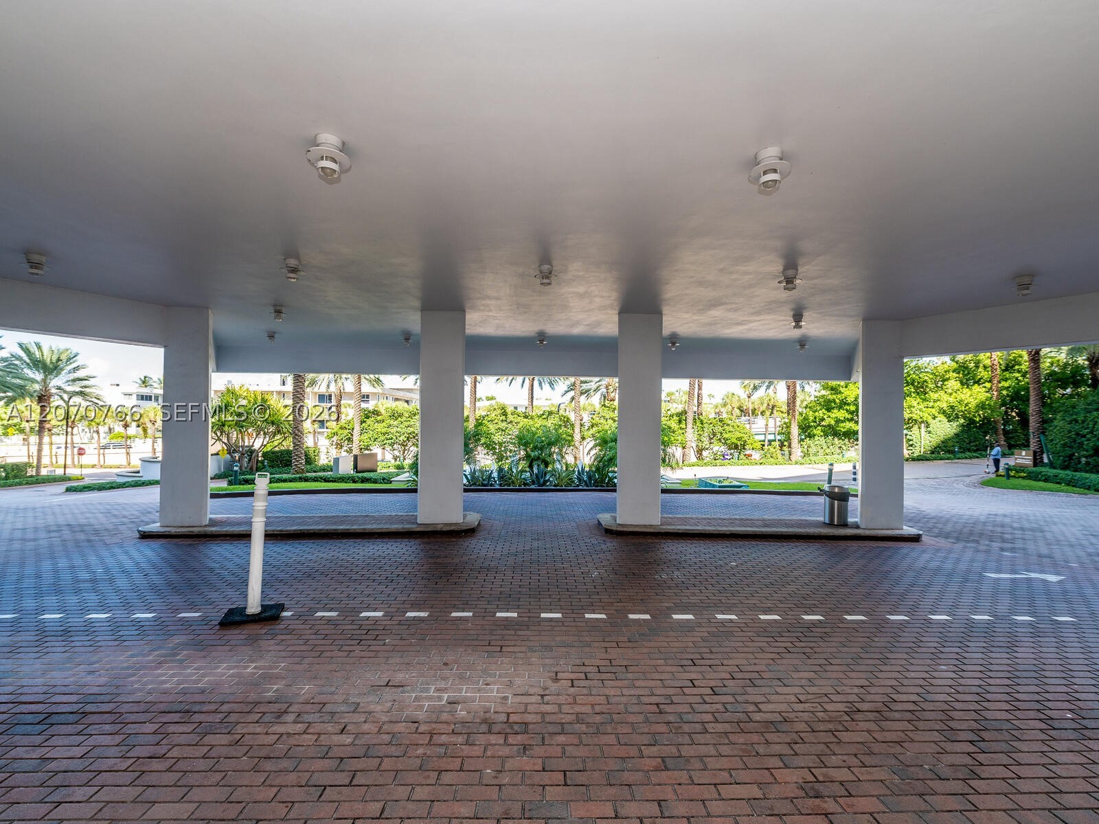 10275 Collins Ave #1132 Bal Harbour, FL 33154