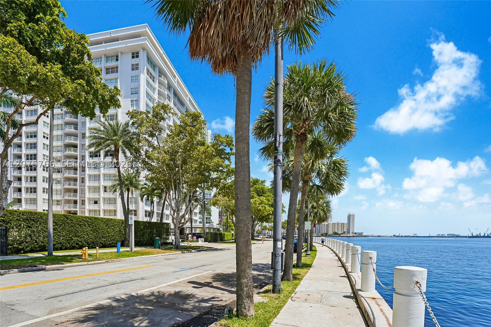 1420 Brickell Bay Dr #206D