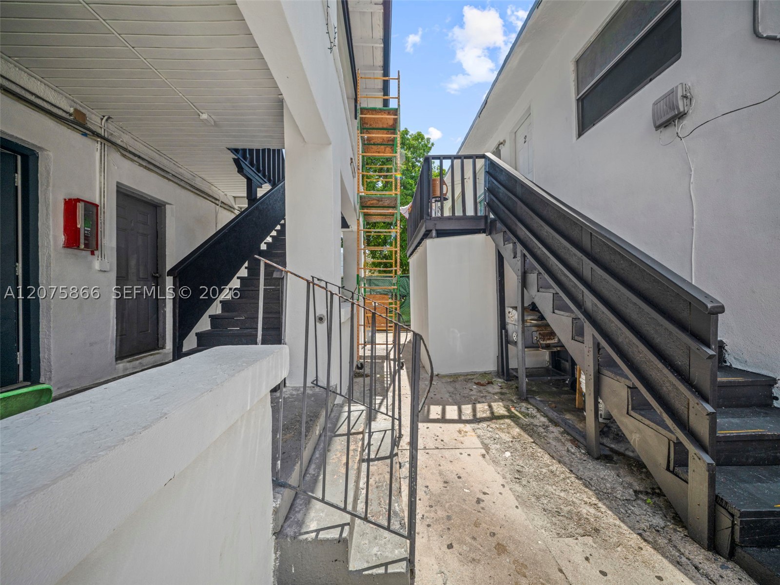 500 SW 8th Ave Miami, FL 33130