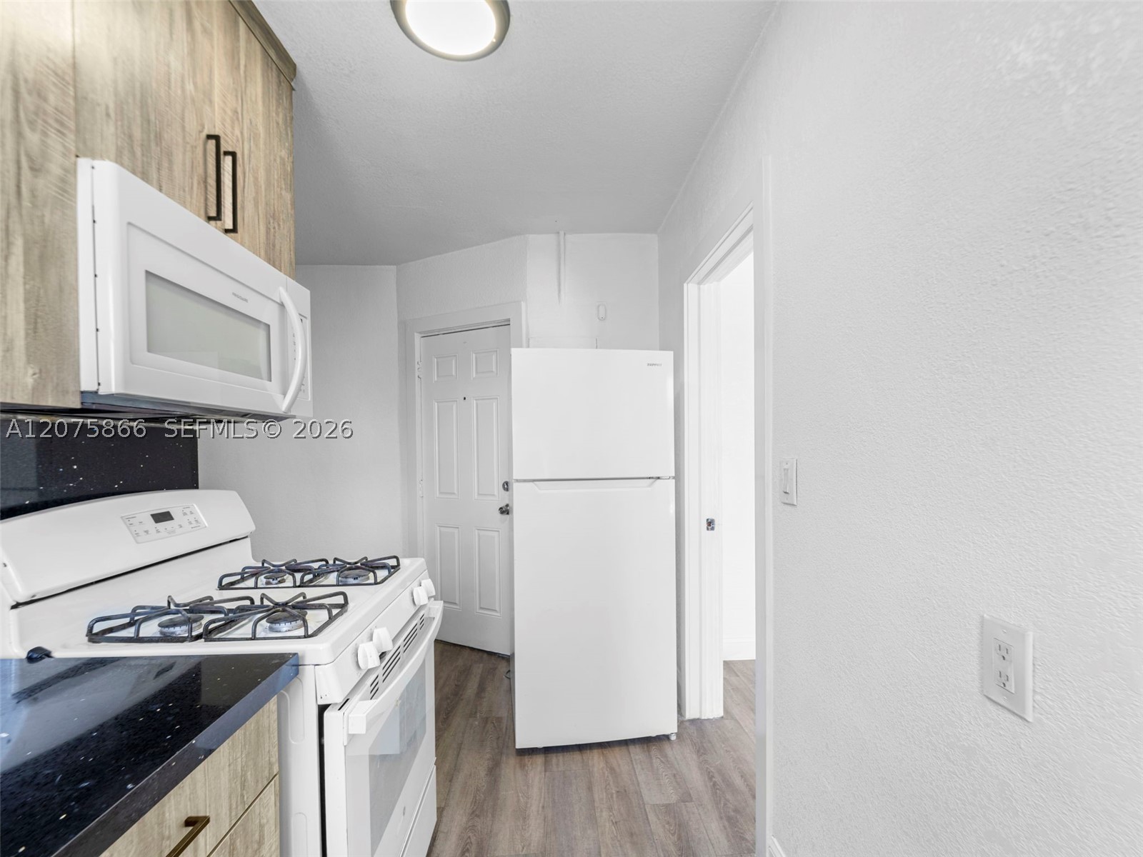 500 SW 8th Ave Miami, FL 33130
