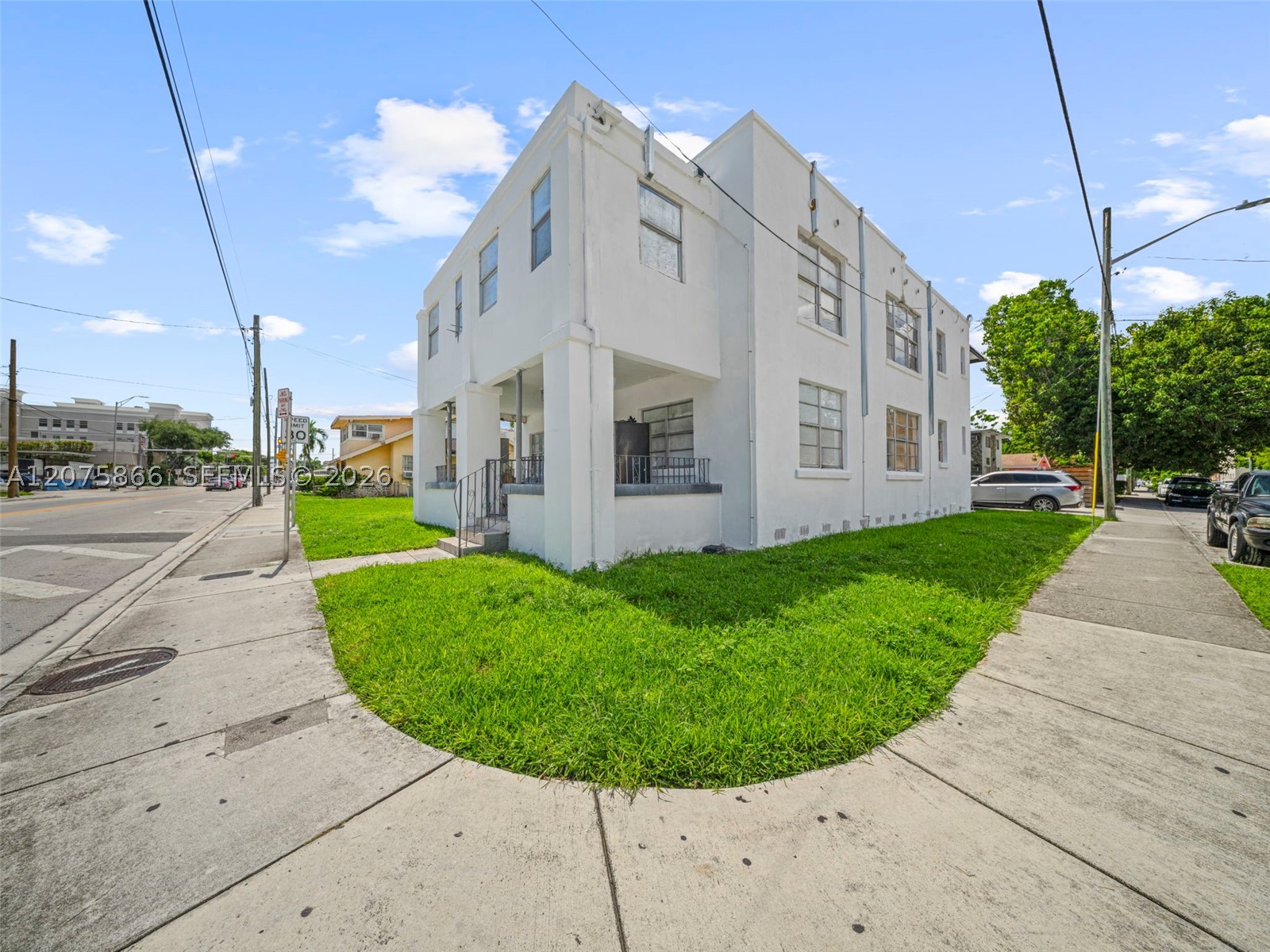 500 SW 8th Ave Miami, FL 33130