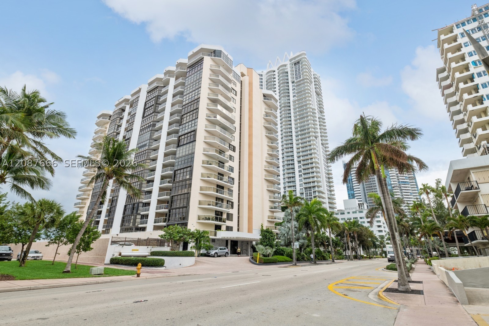 6423 Collins Ave #1201