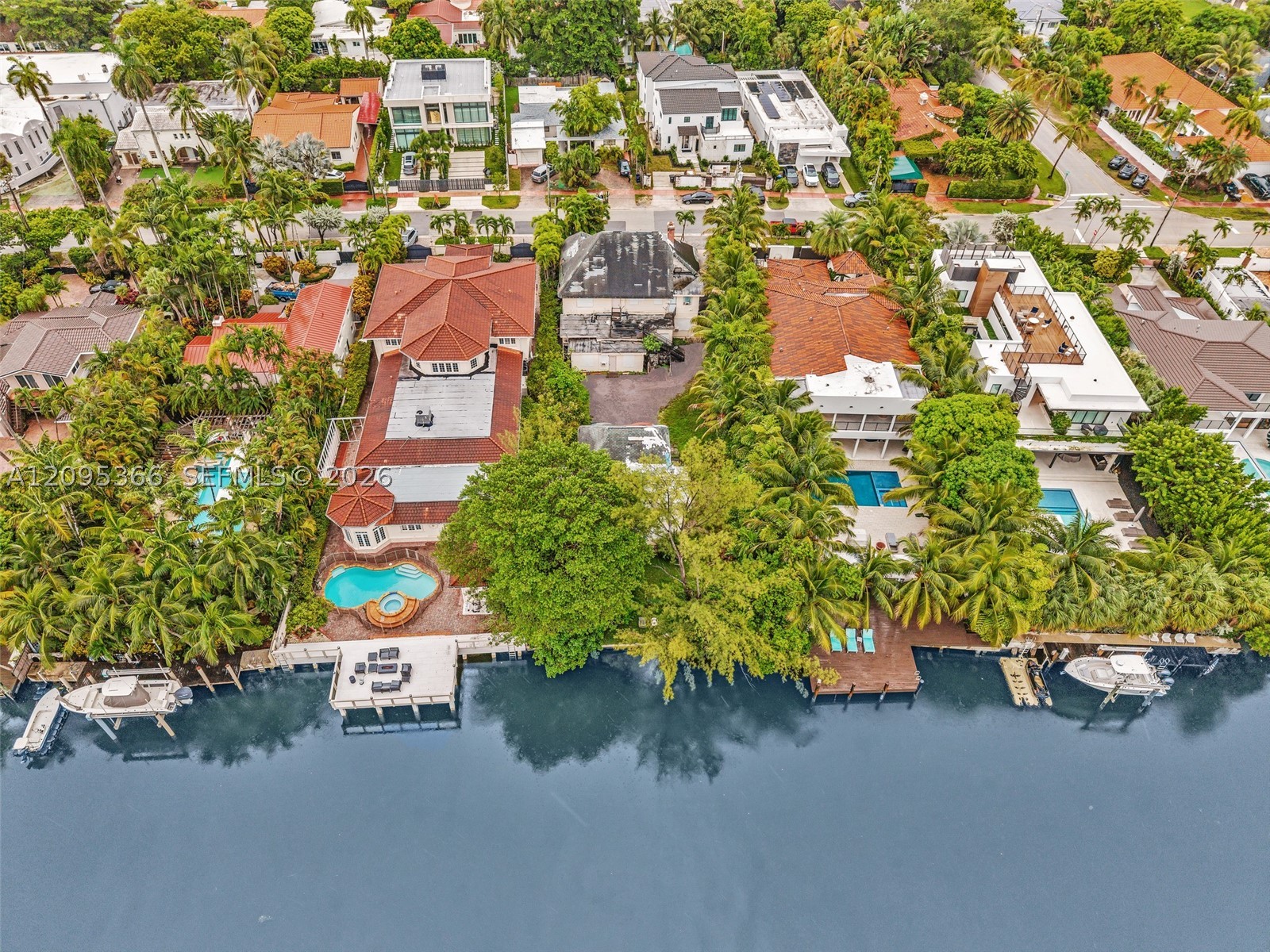 3746 Chase Ave Miami Beach, FL 33140