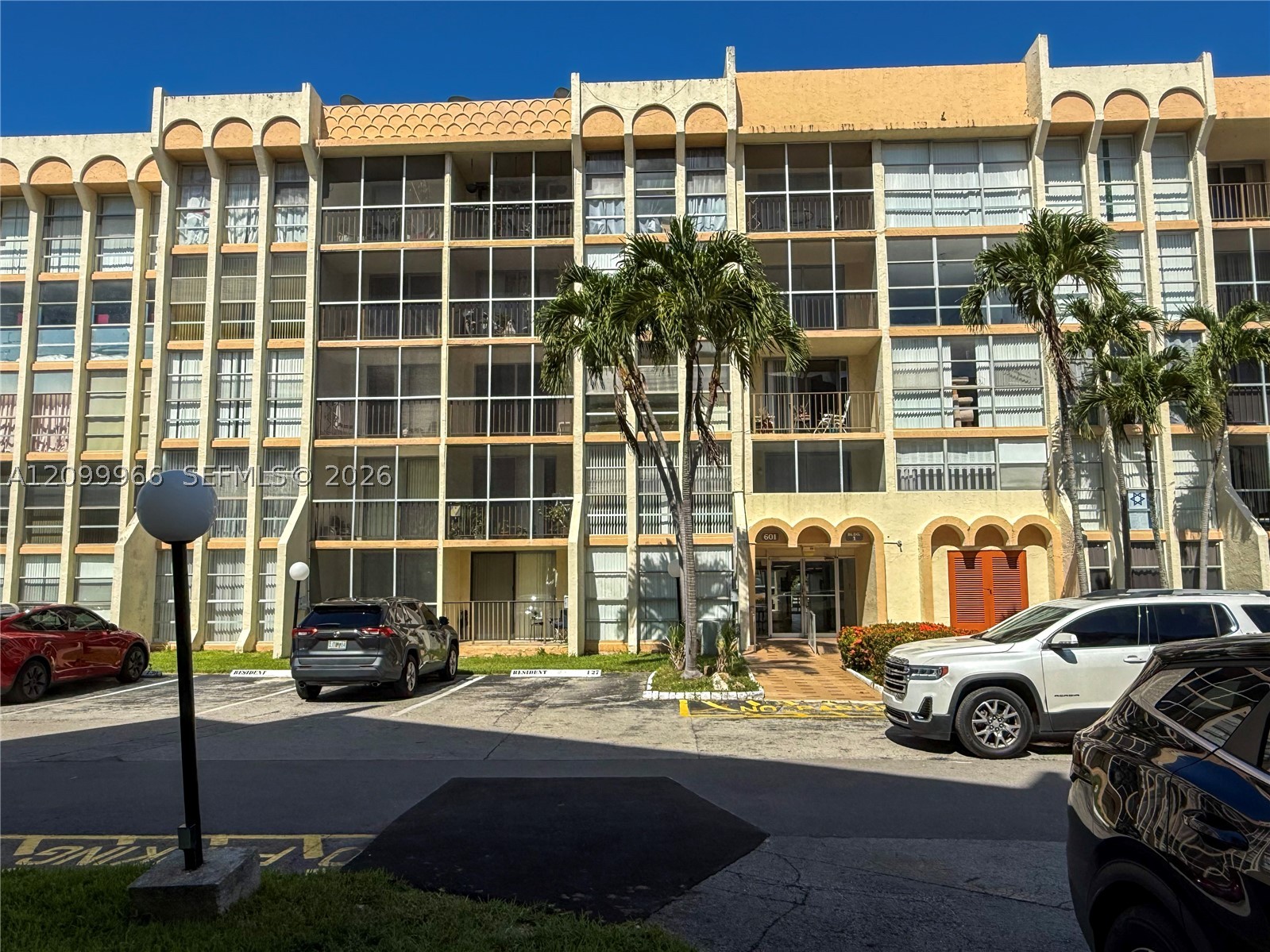 601 Three Iss Blvd #117