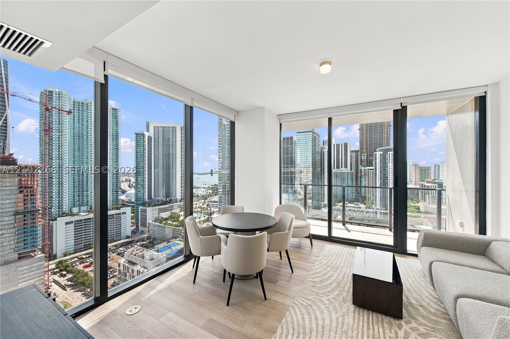 image E11EVEN Hotel & Residences9