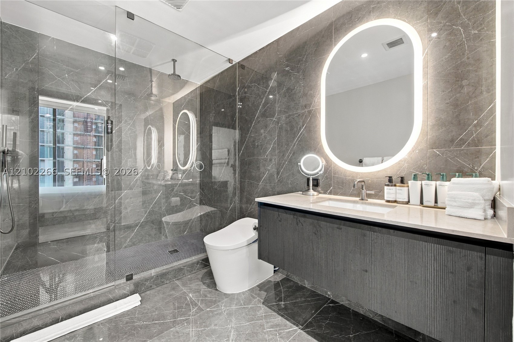 image E11EVEN Hotel & Residences10