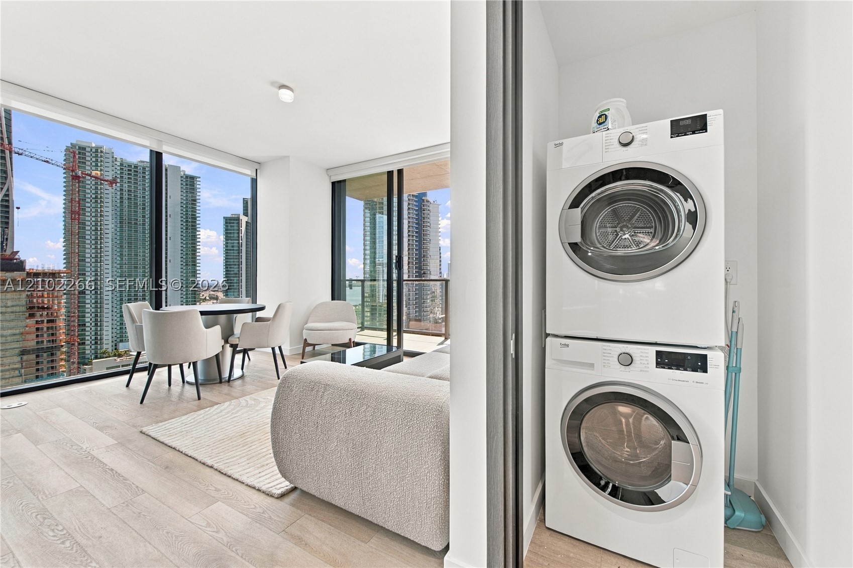 image E11EVEN Hotel & Residences15