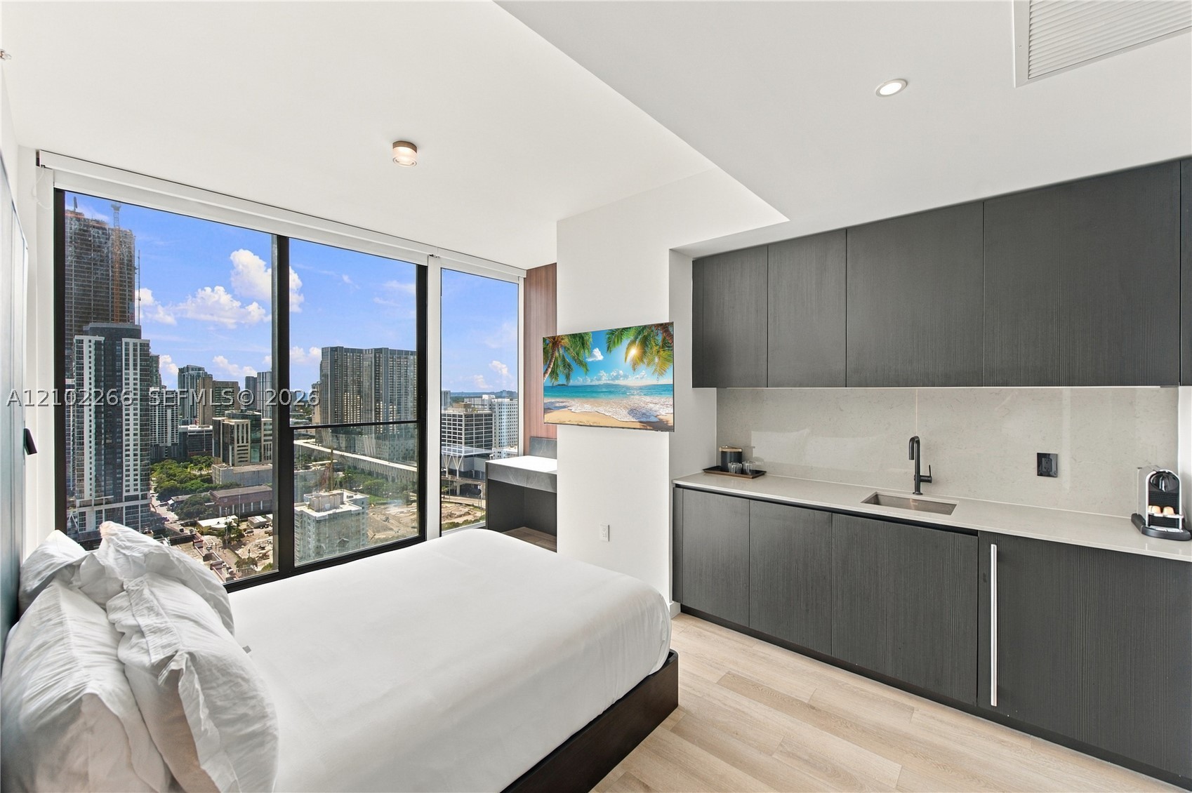 image E11EVEN Hotel & Residences16