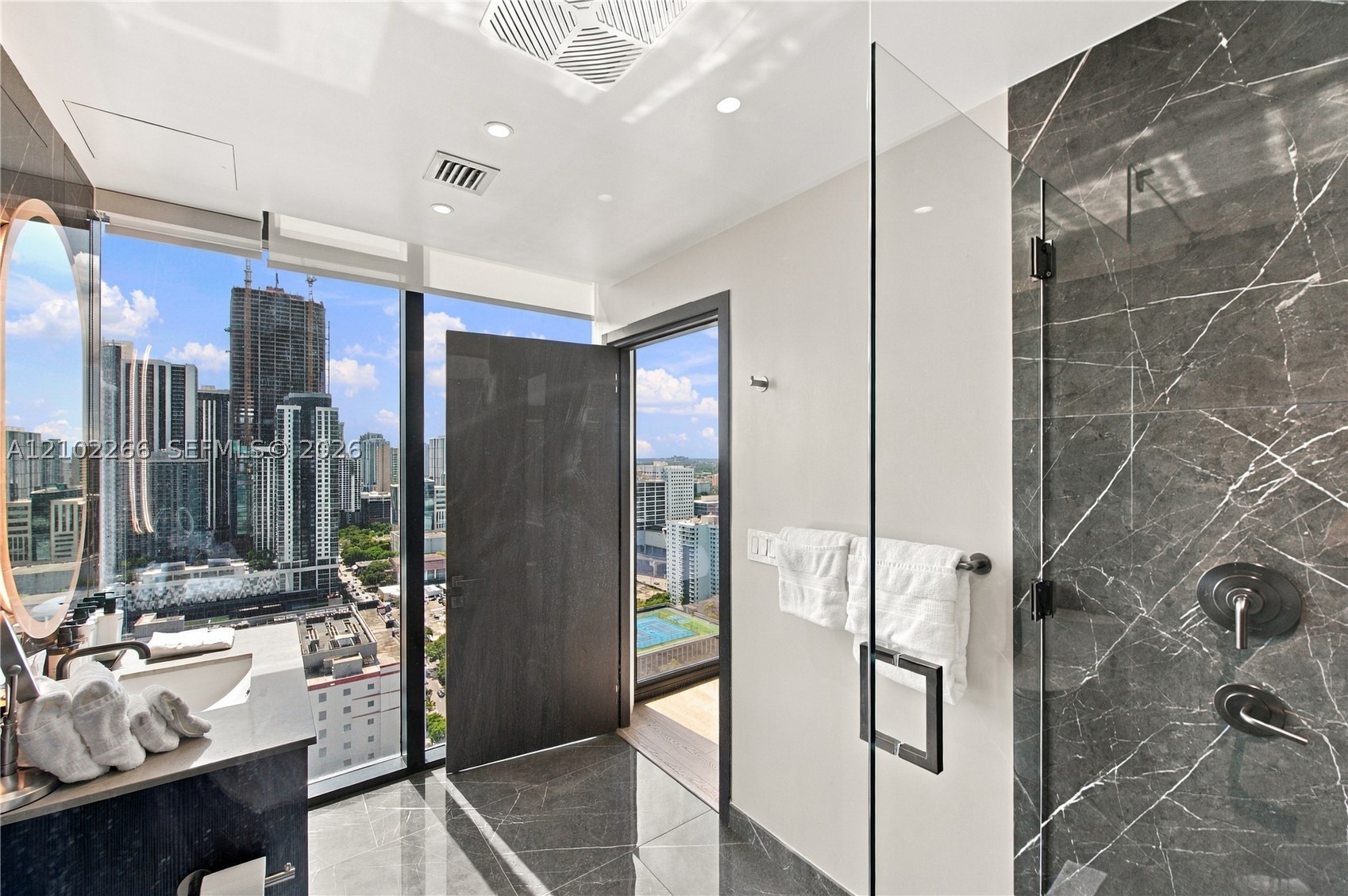image E11EVEN Hotel & Residences18