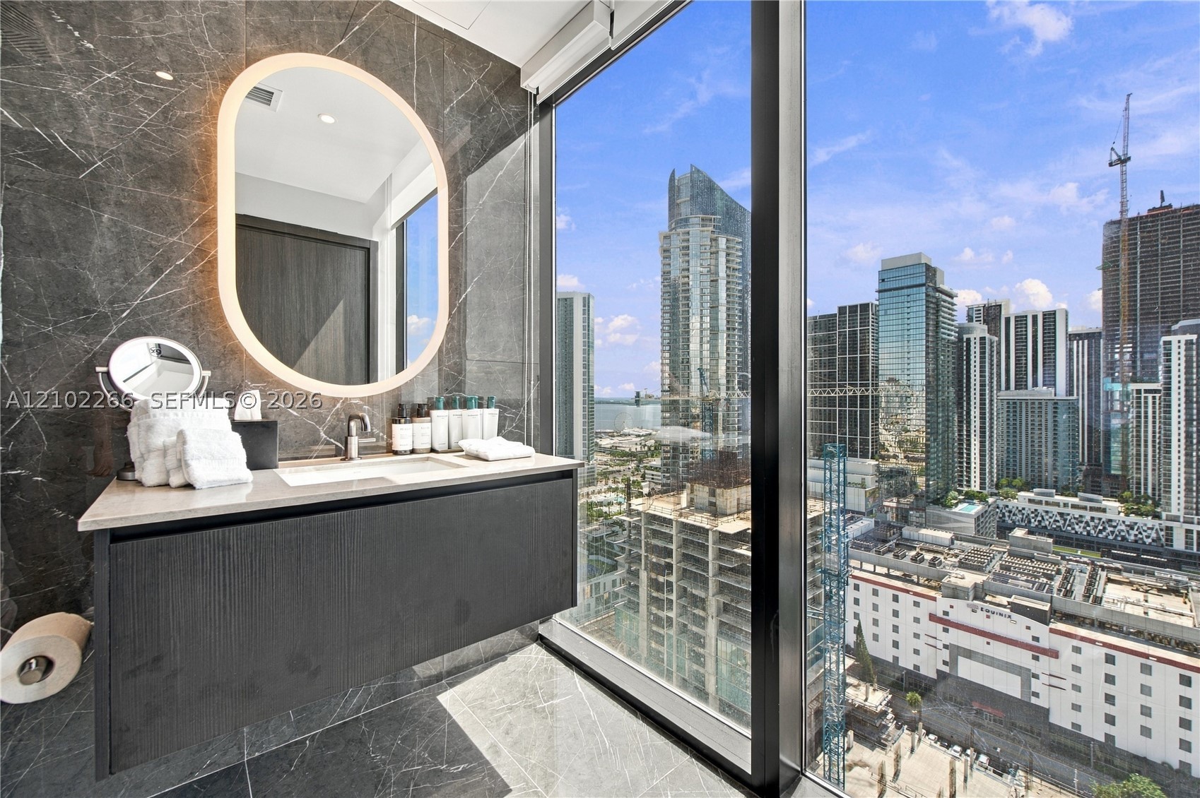 image E11EVEN Hotel & Residences19