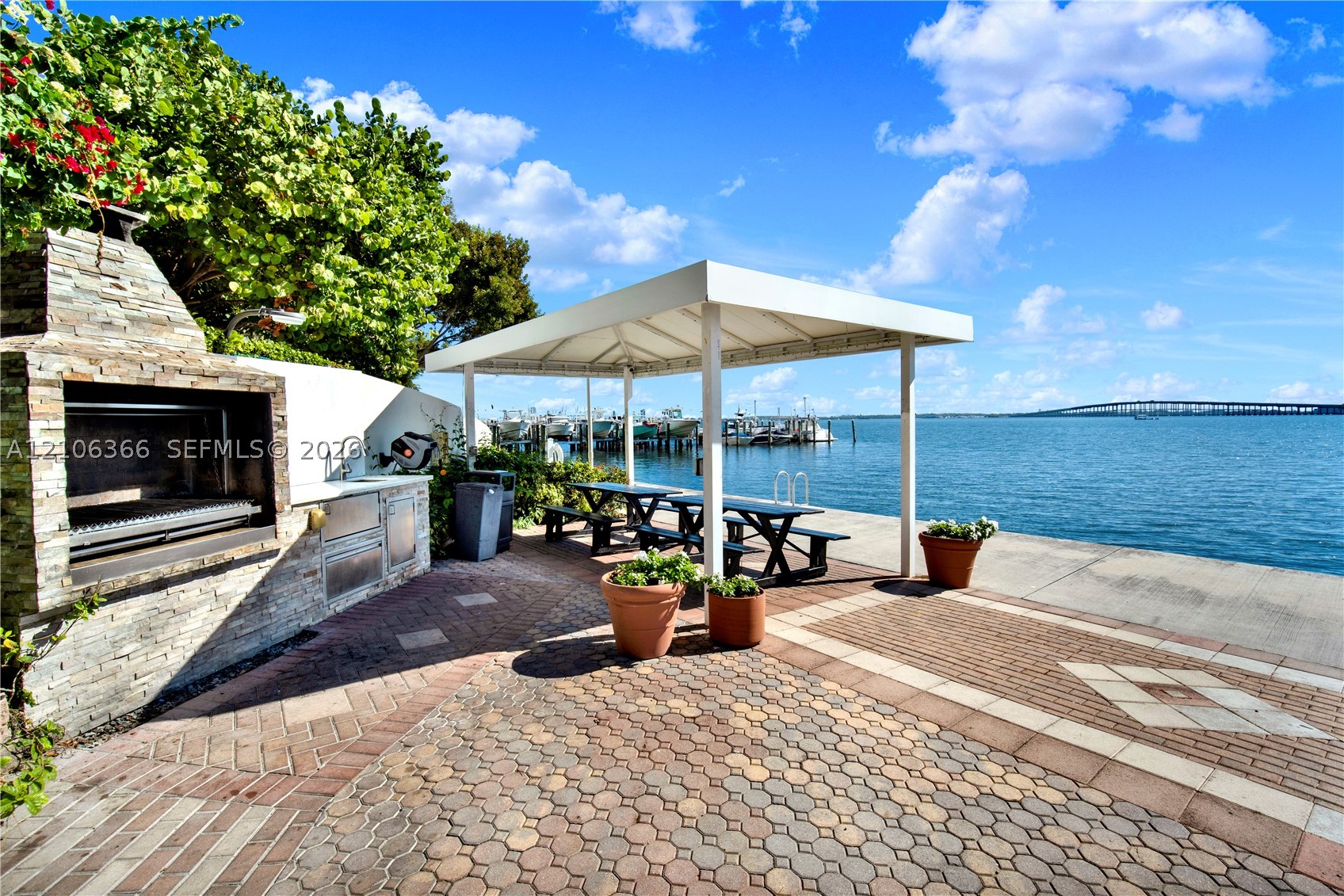 image Brickell Place I46