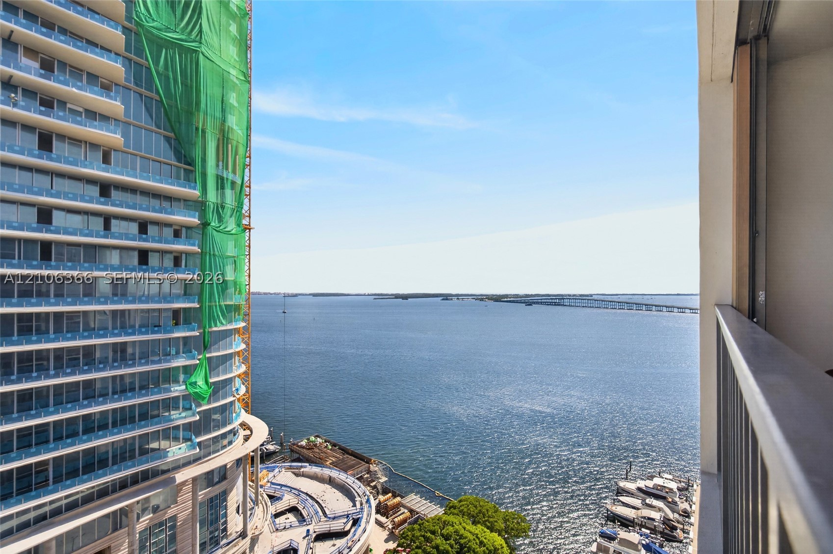 image Brickell Place I8