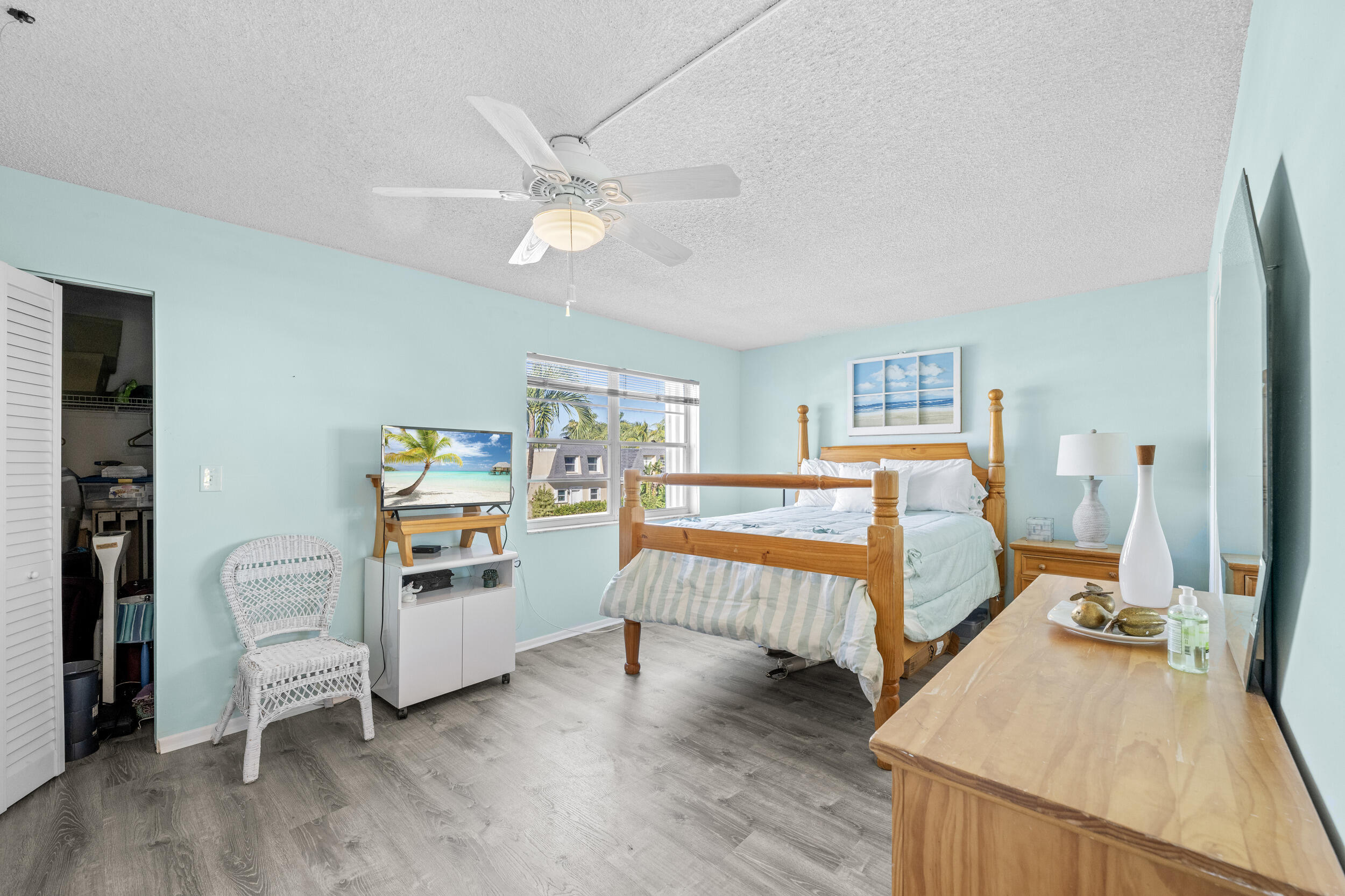 2212 NE 7th Hallandale Beach, FL 33009