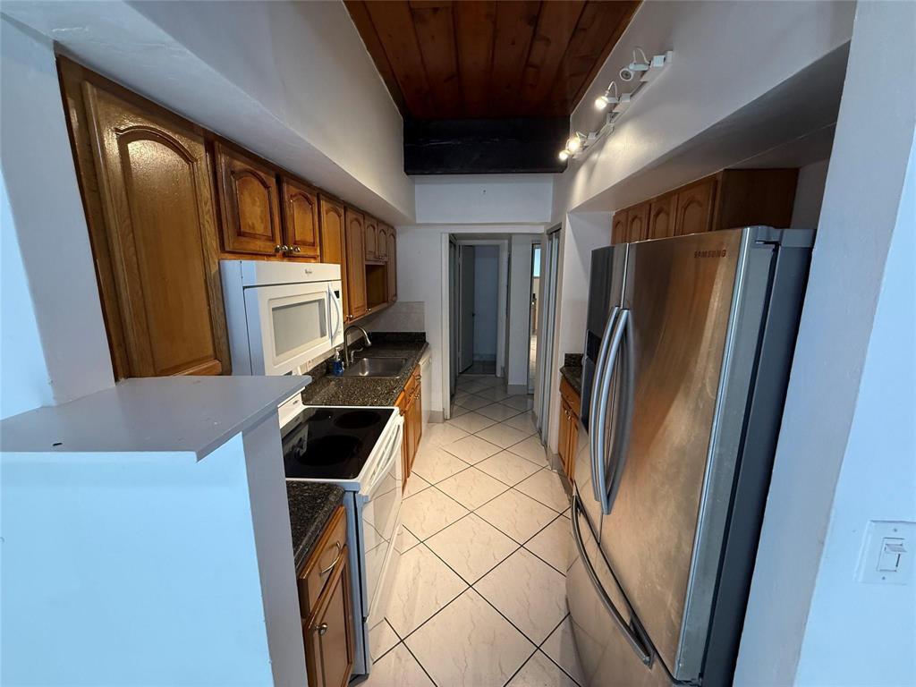 19428 NE 26th #103b Miami, FL 33180