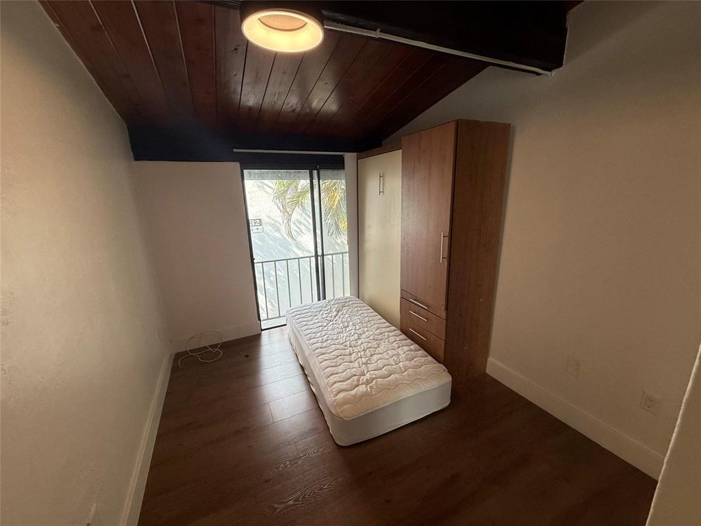 19428 NE 26th #103b Miami, FL 33180