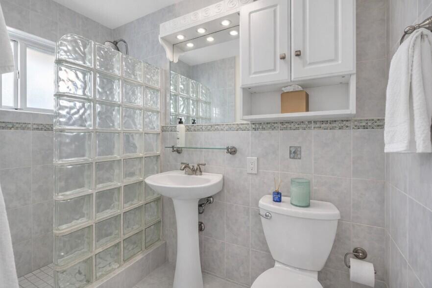 4920 NE 28th Lighthouse Point, FL 33064