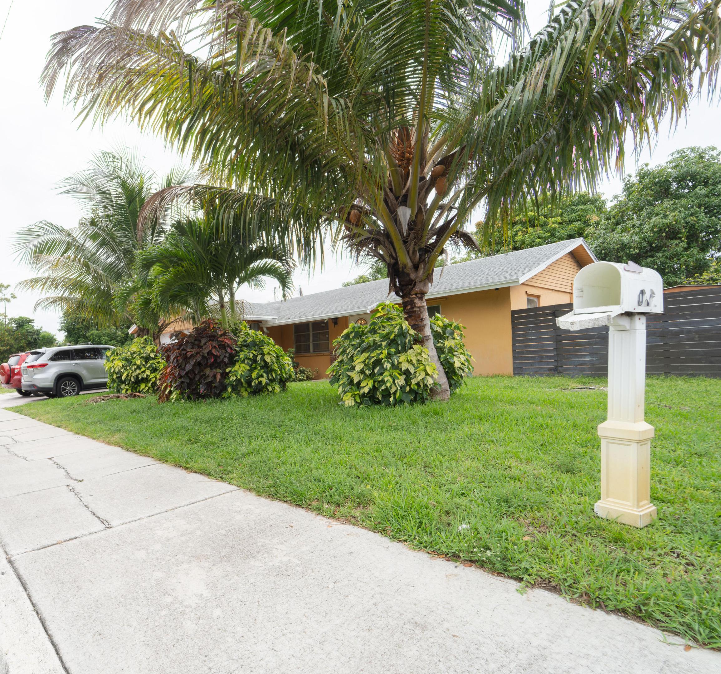 3617 Old Boynton Boynton Beach, FL 33436