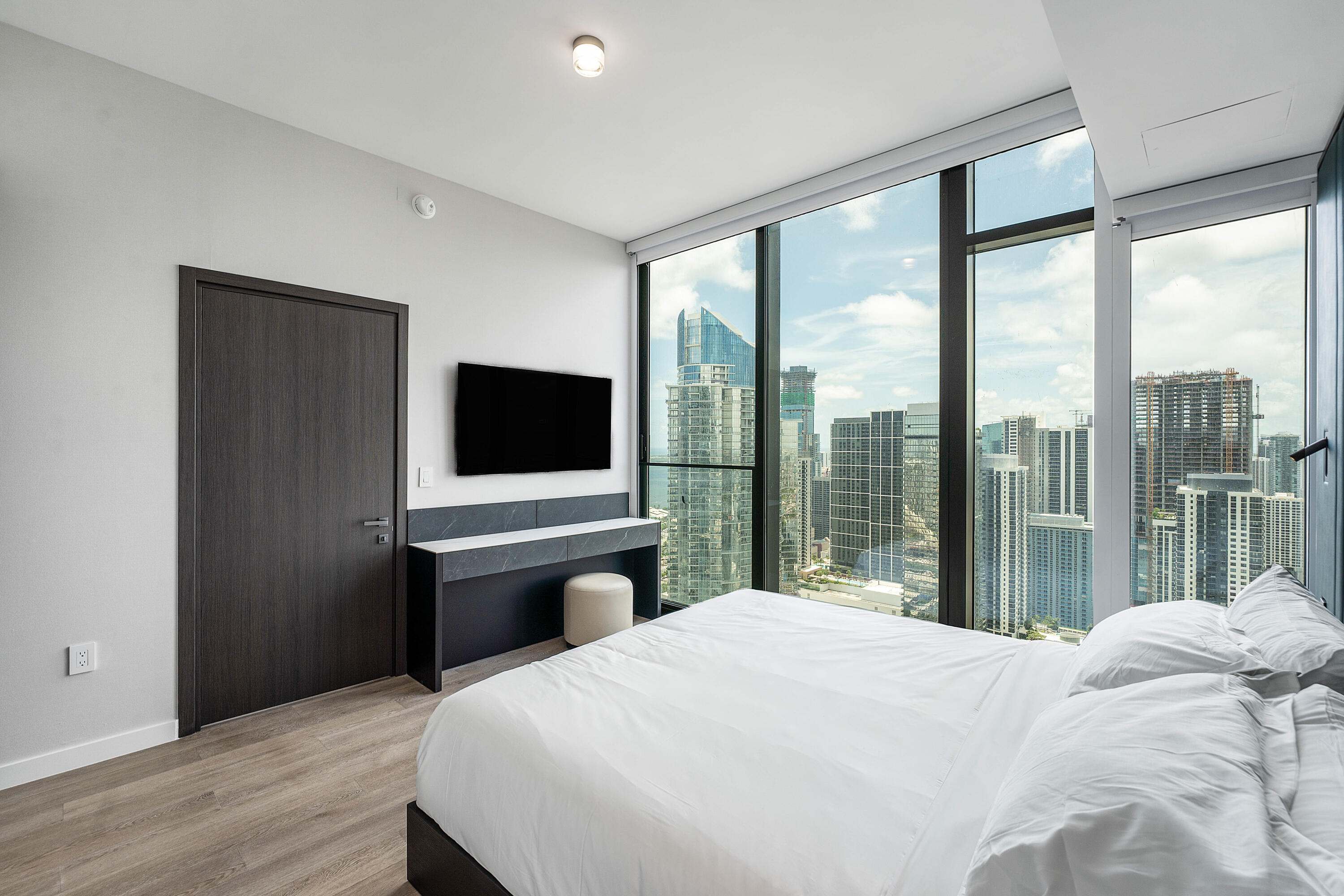 image E11EVEN Hotel & Residences13