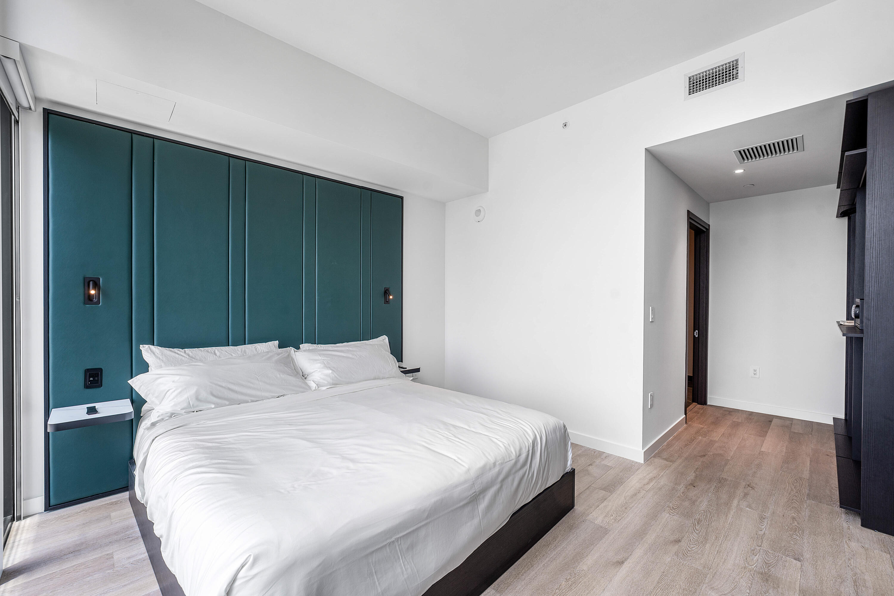 image E11EVEN Hotel & Residences14