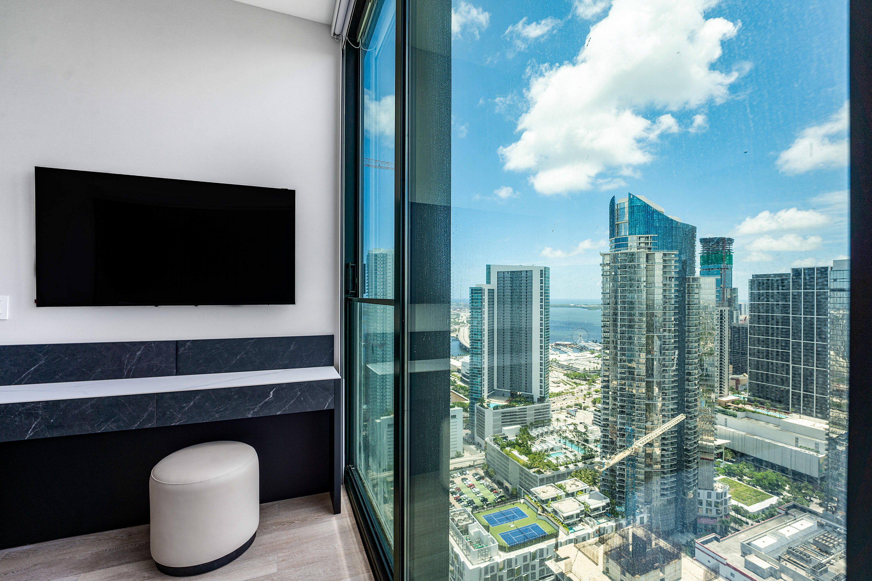 image E11EVEN Hotel & Residences15