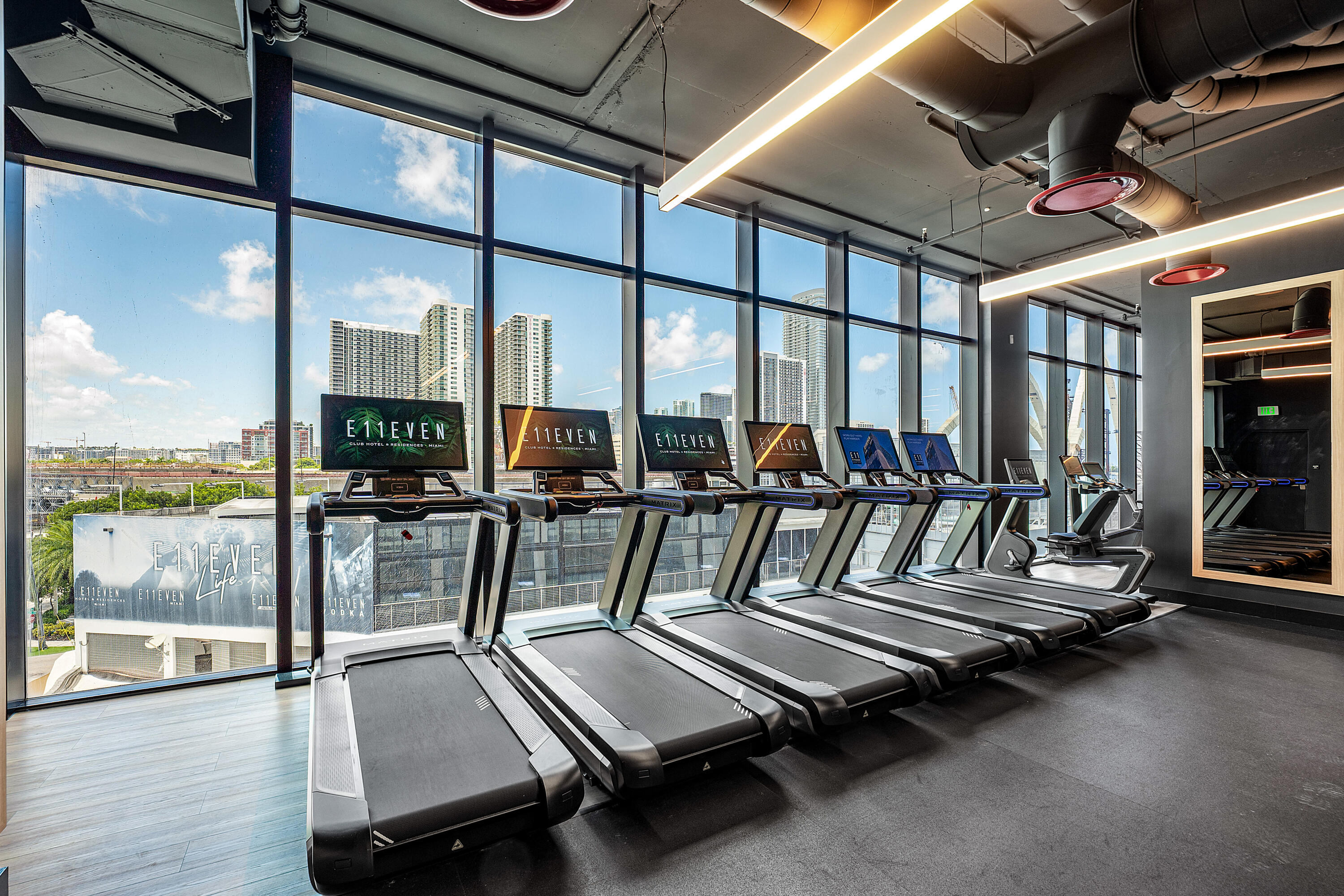 image E11EVEN Hotel & Residences35