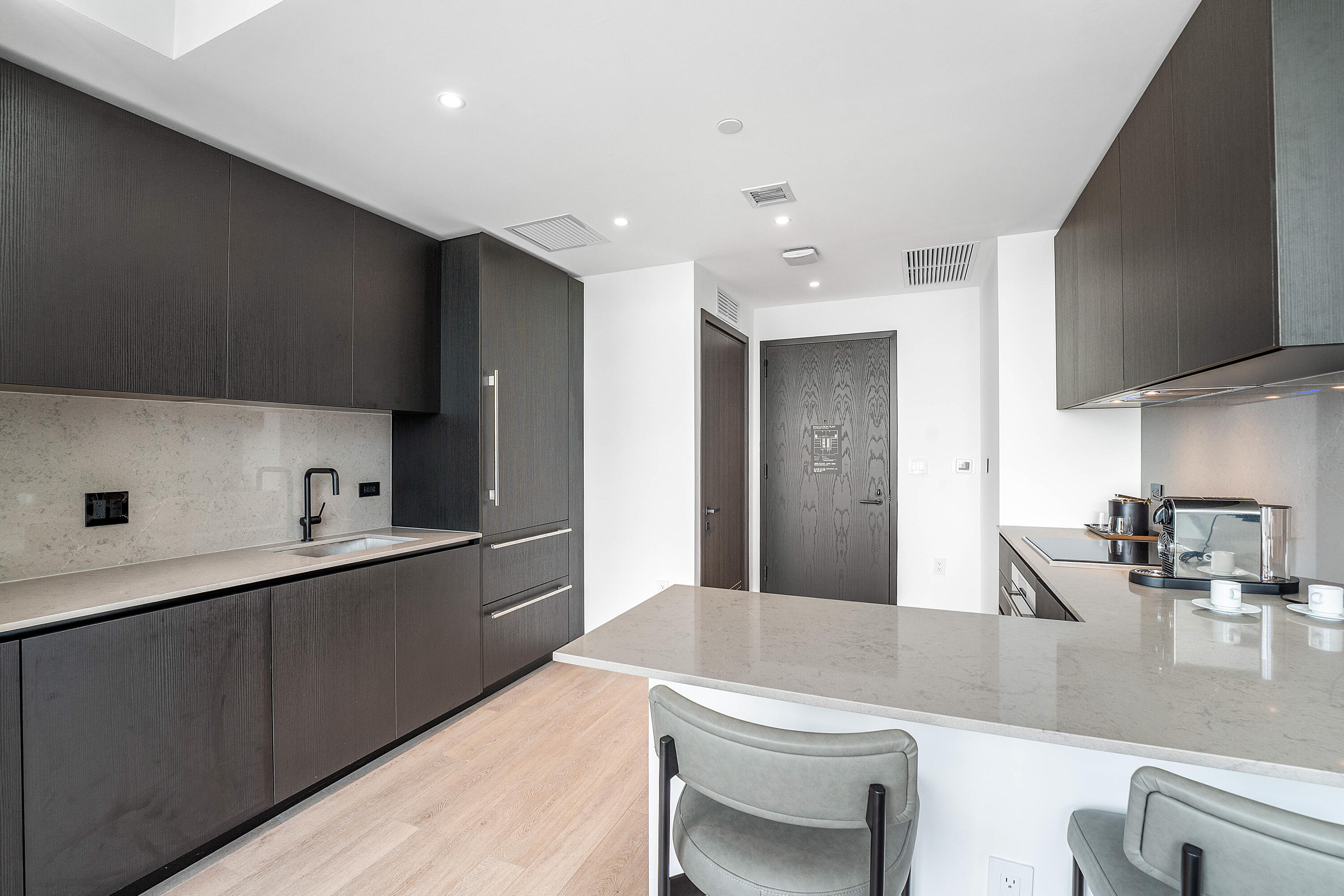 image E11EVEN Hotel & Residences3