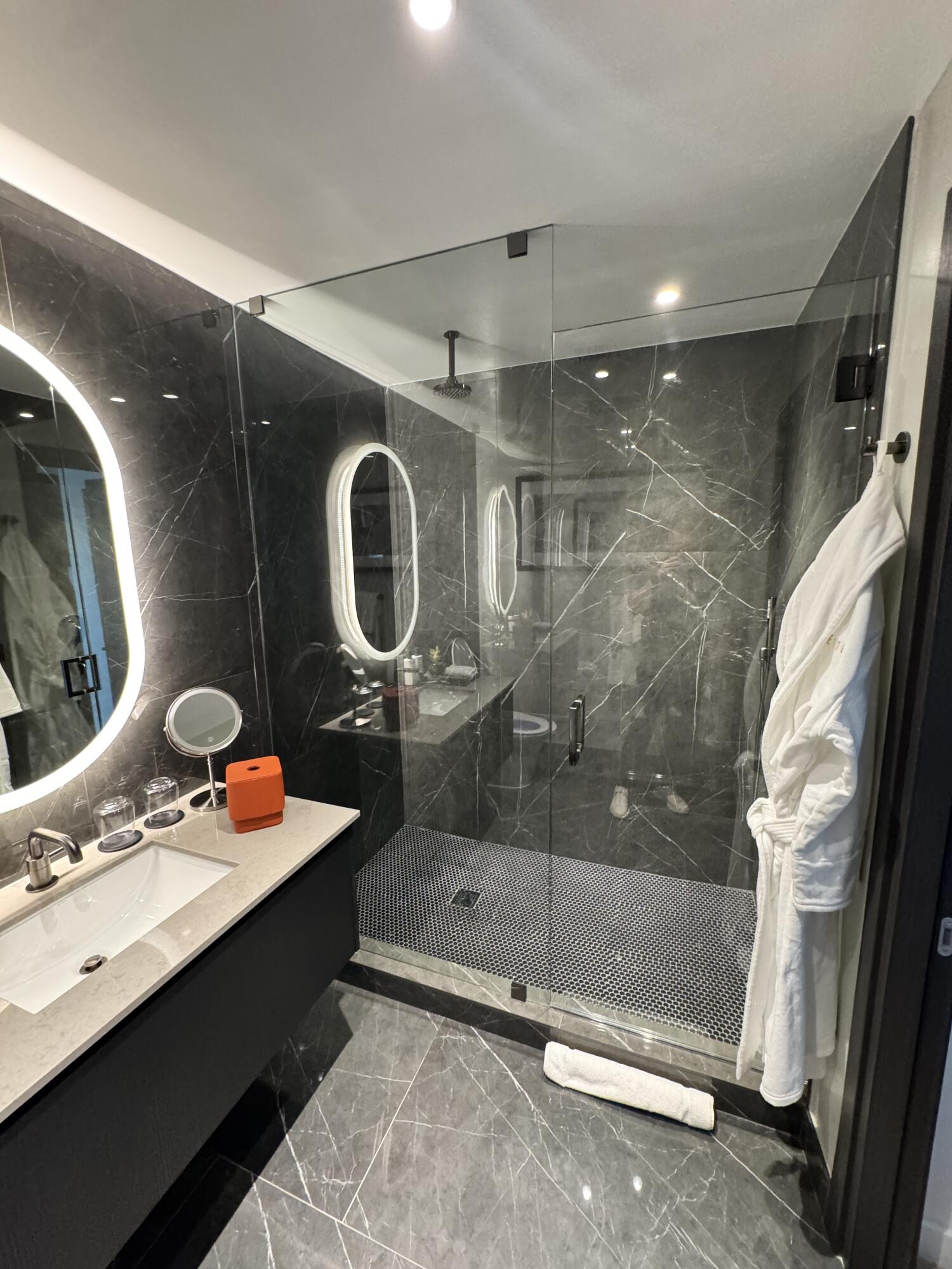 image E11EVEN Hotel & Residences43