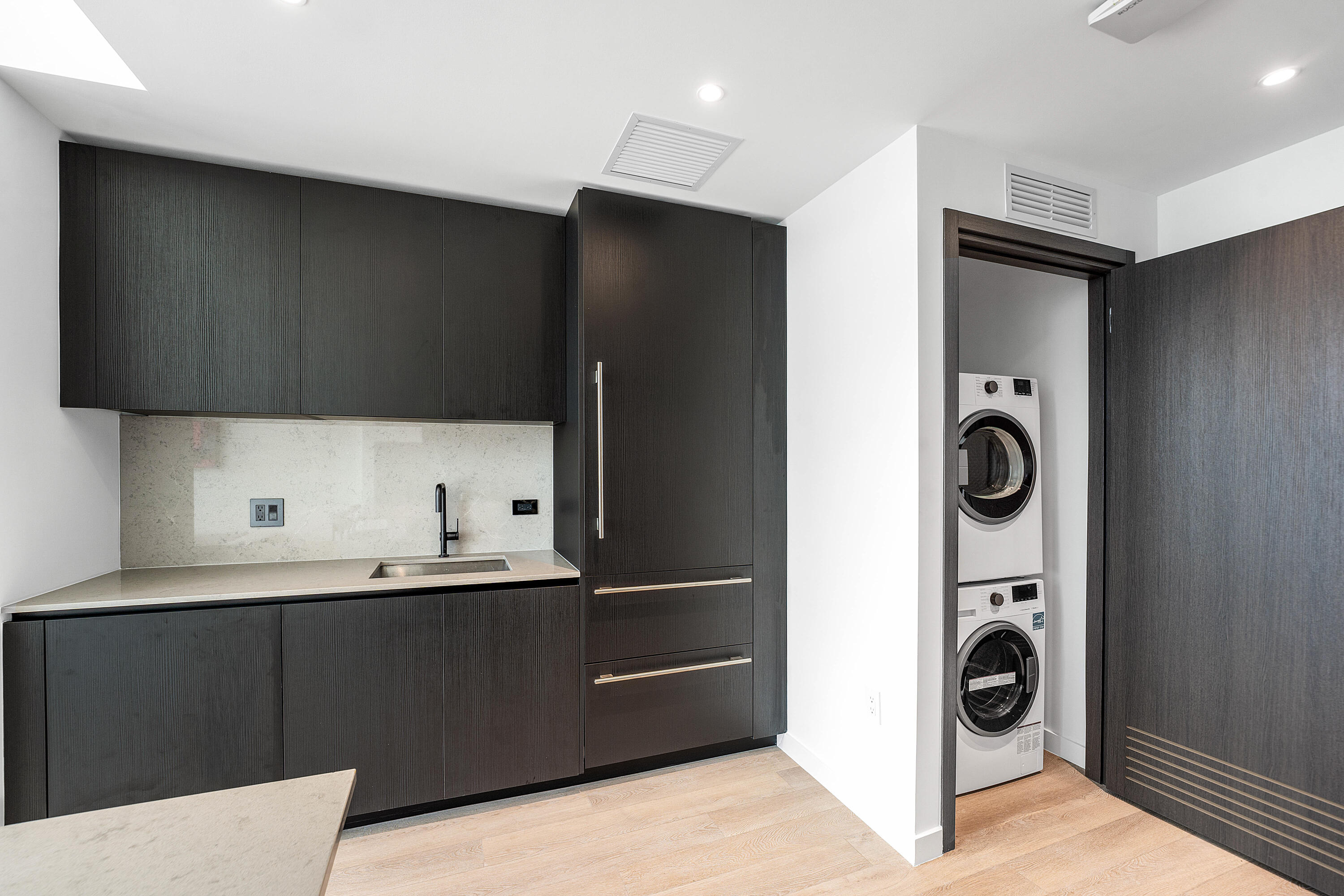 image E11EVEN Hotel & Residences7
