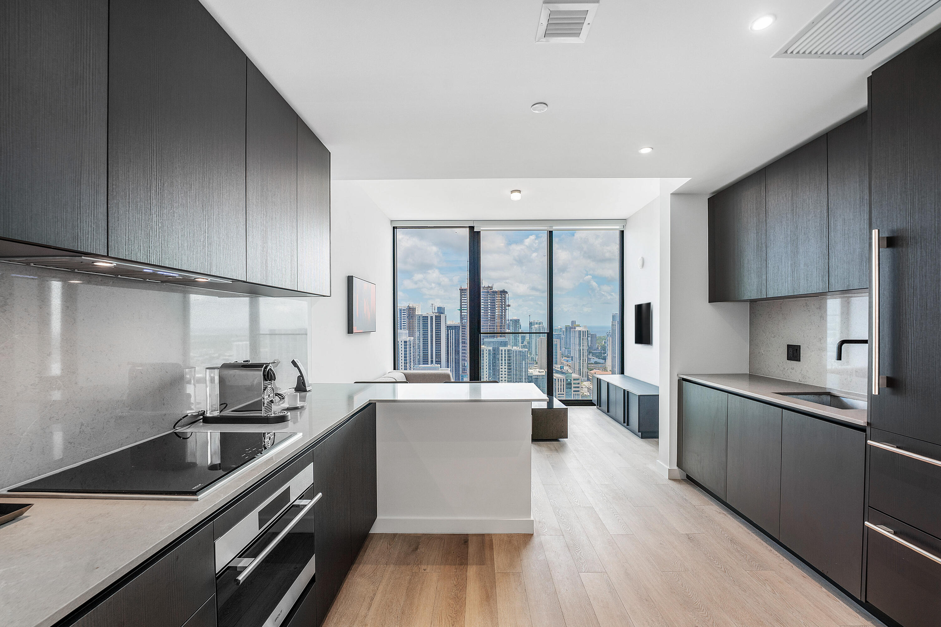 image E11EVEN Hotel & Residences8