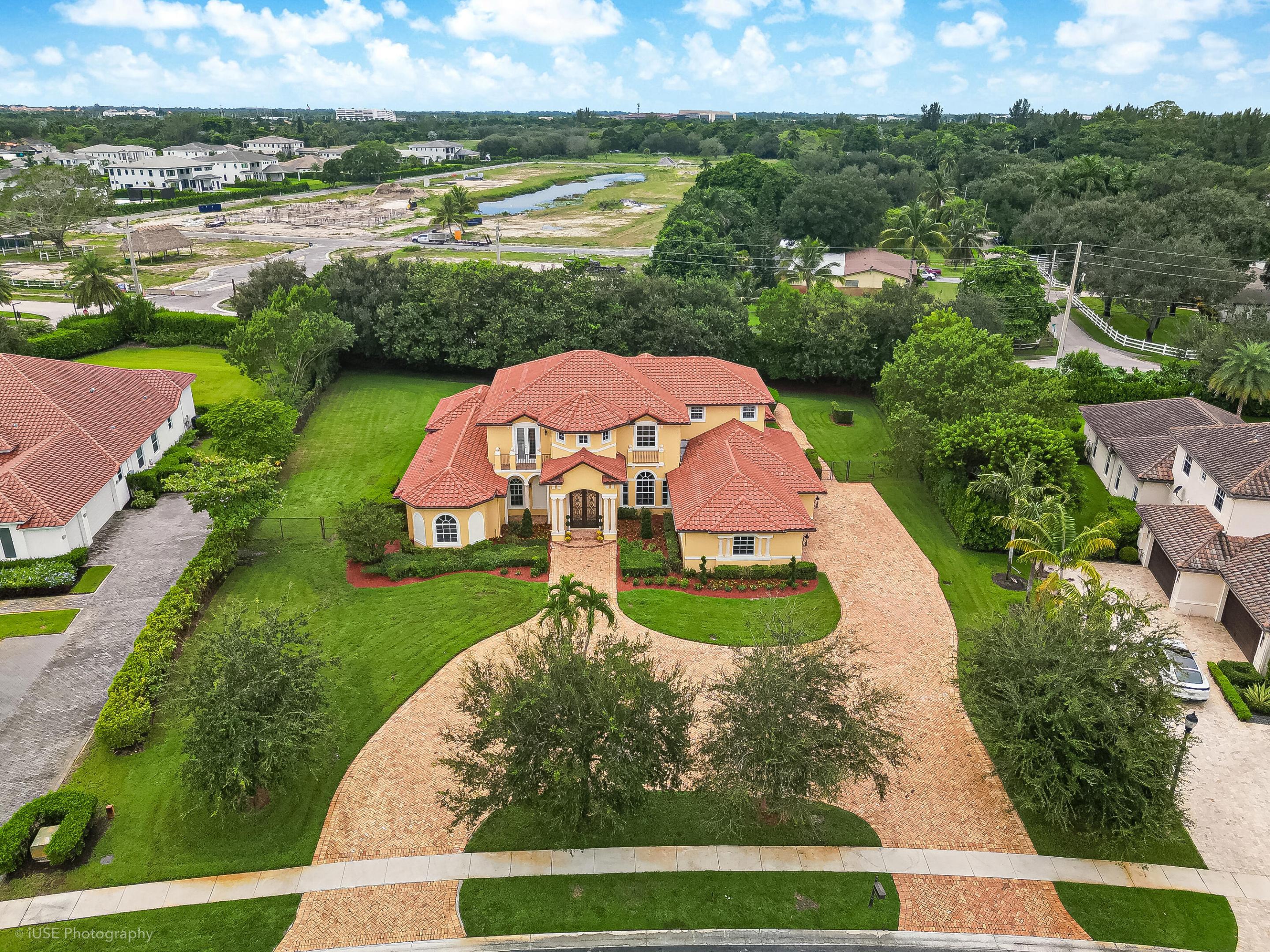 2825 Jockey Cir Davie, FL 33330