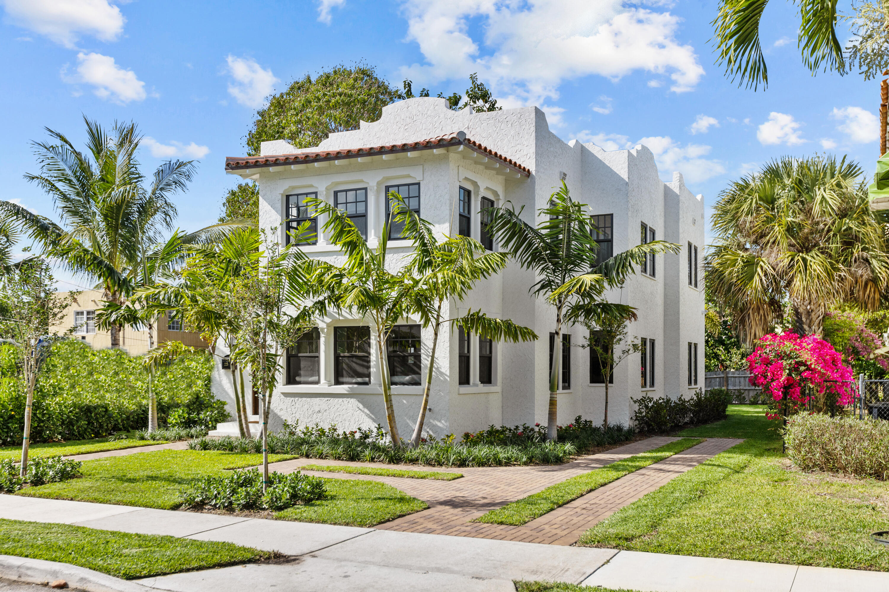 237/225 Monroe Dr West Palm Beach, FL 33405