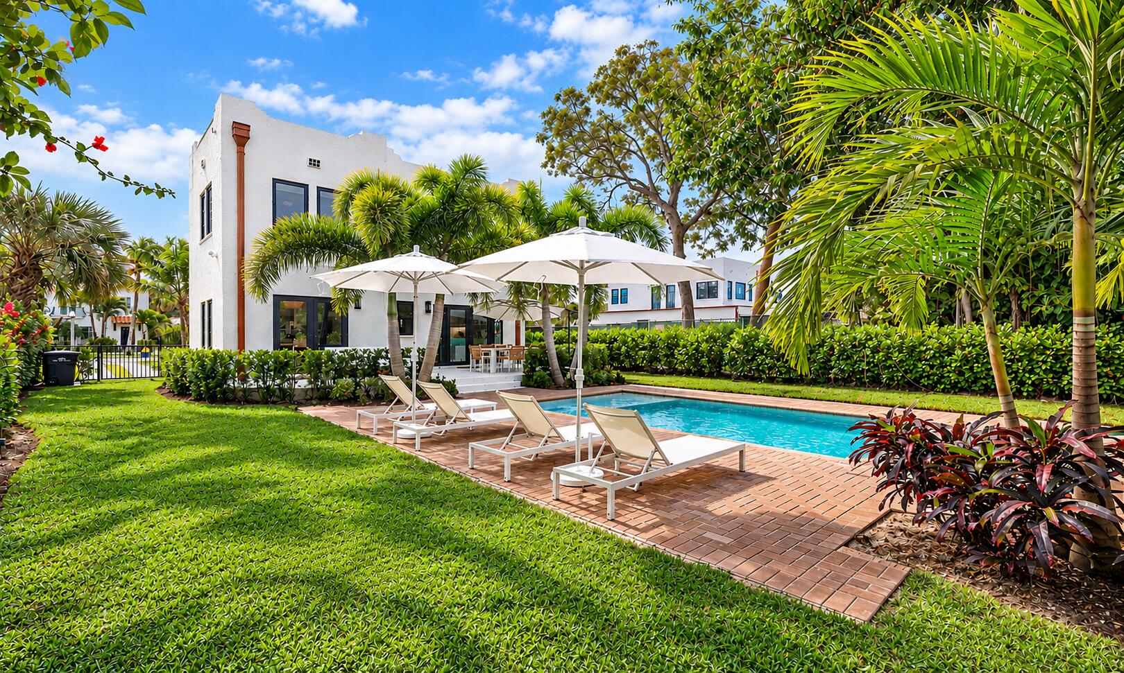 237/225 Monroe Dr West Palm Beach, FL 33405