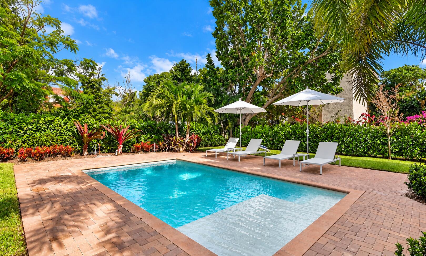 237/225 Monroe Dr West Palm Beach, FL 33405