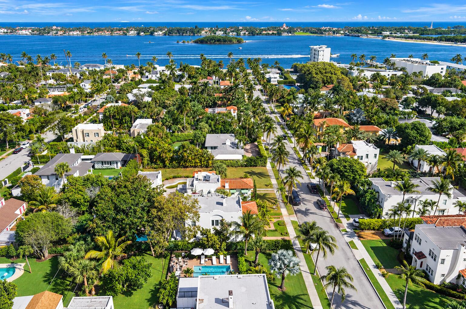 237/225 Monroe Dr West Palm Beach, FL 33405